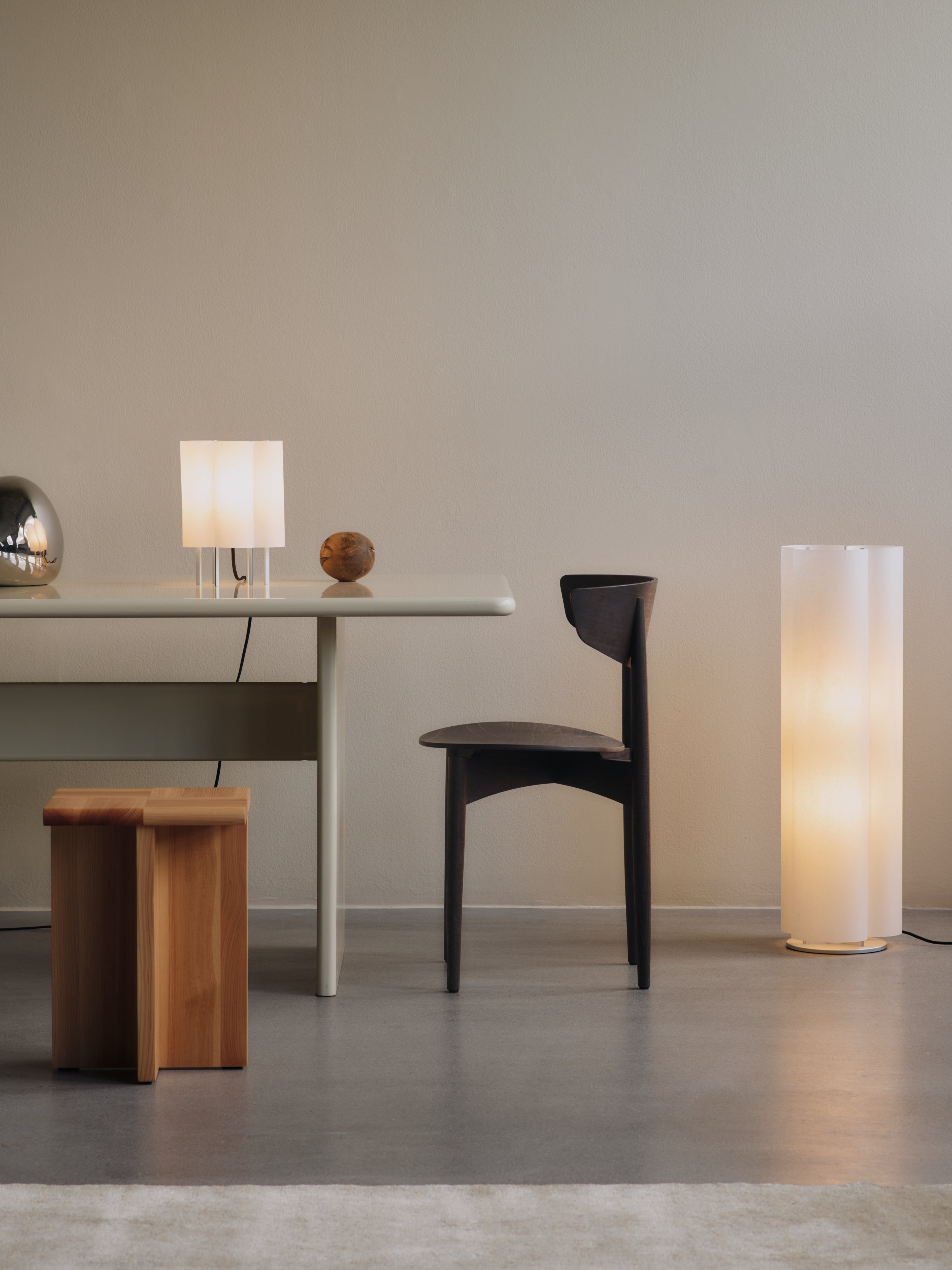 Stolná lampa BOE biela