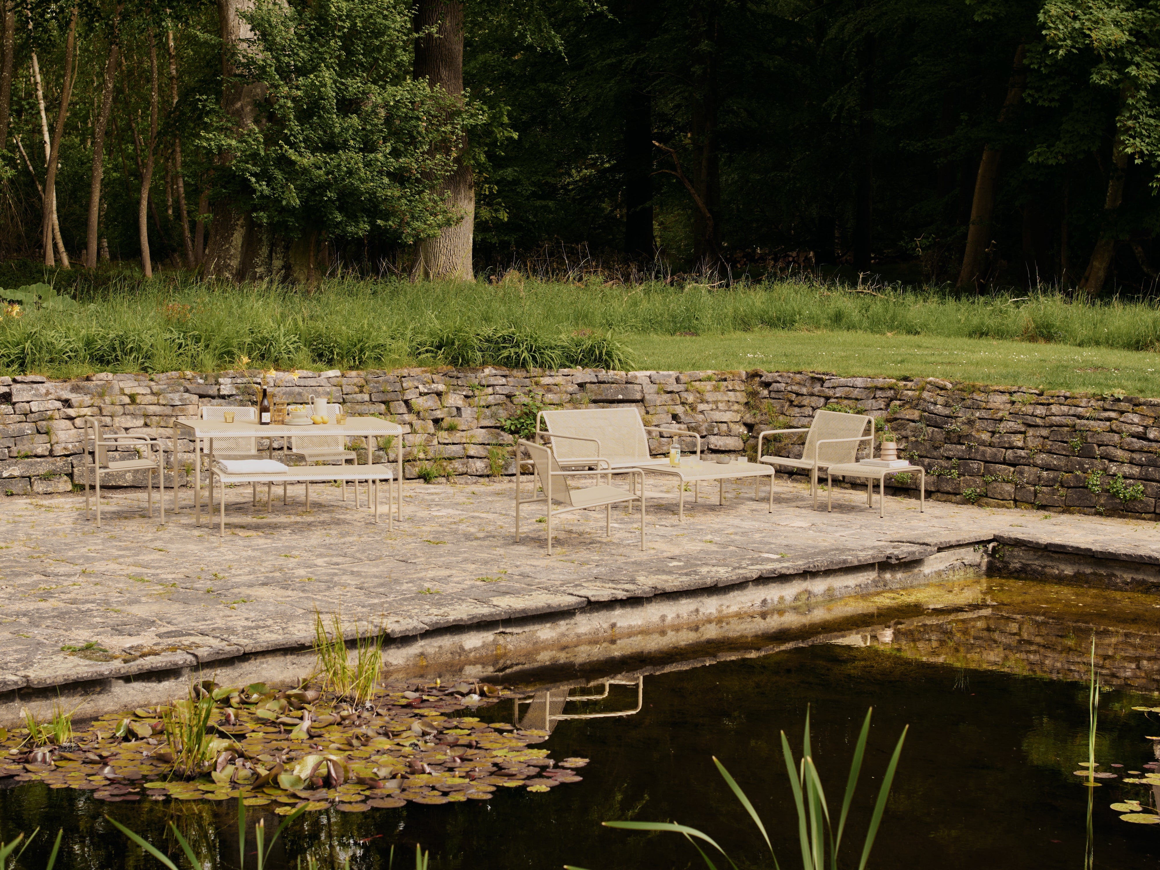 Záhradný kávový stolík DAPPLE béžový