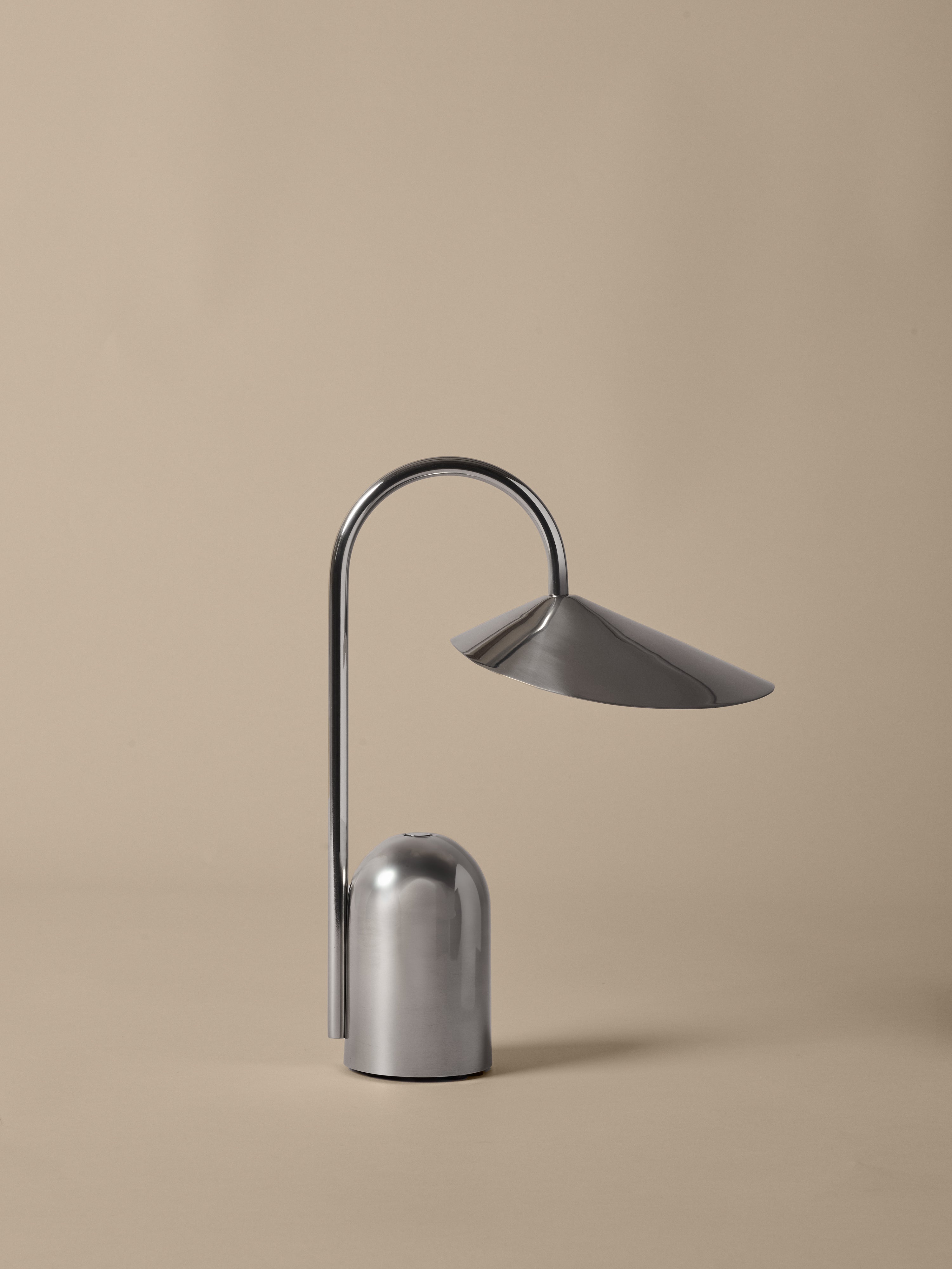 Prenosná lampa ARUM oceľová