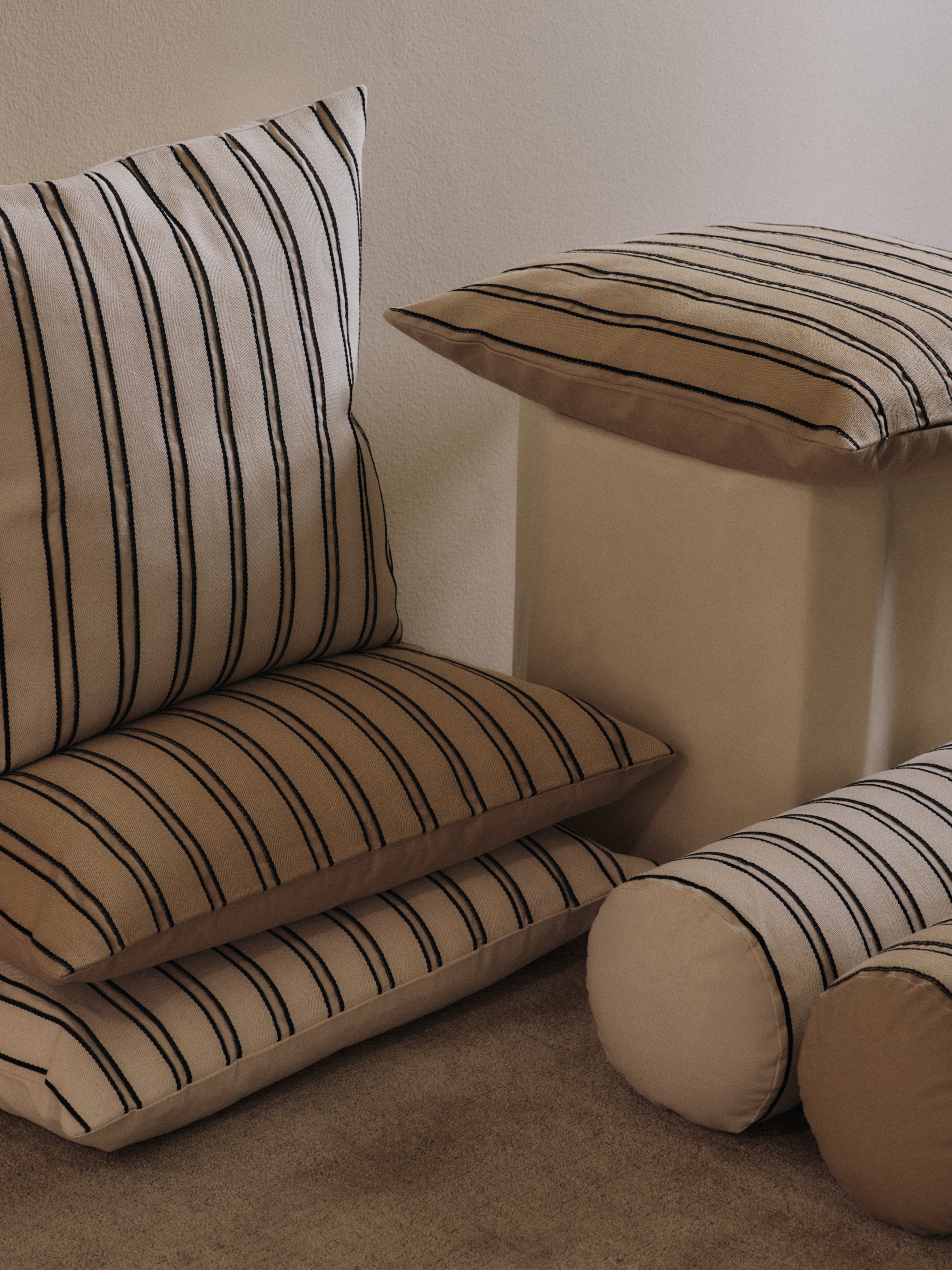 Poduška TWILL béžová s čiernou