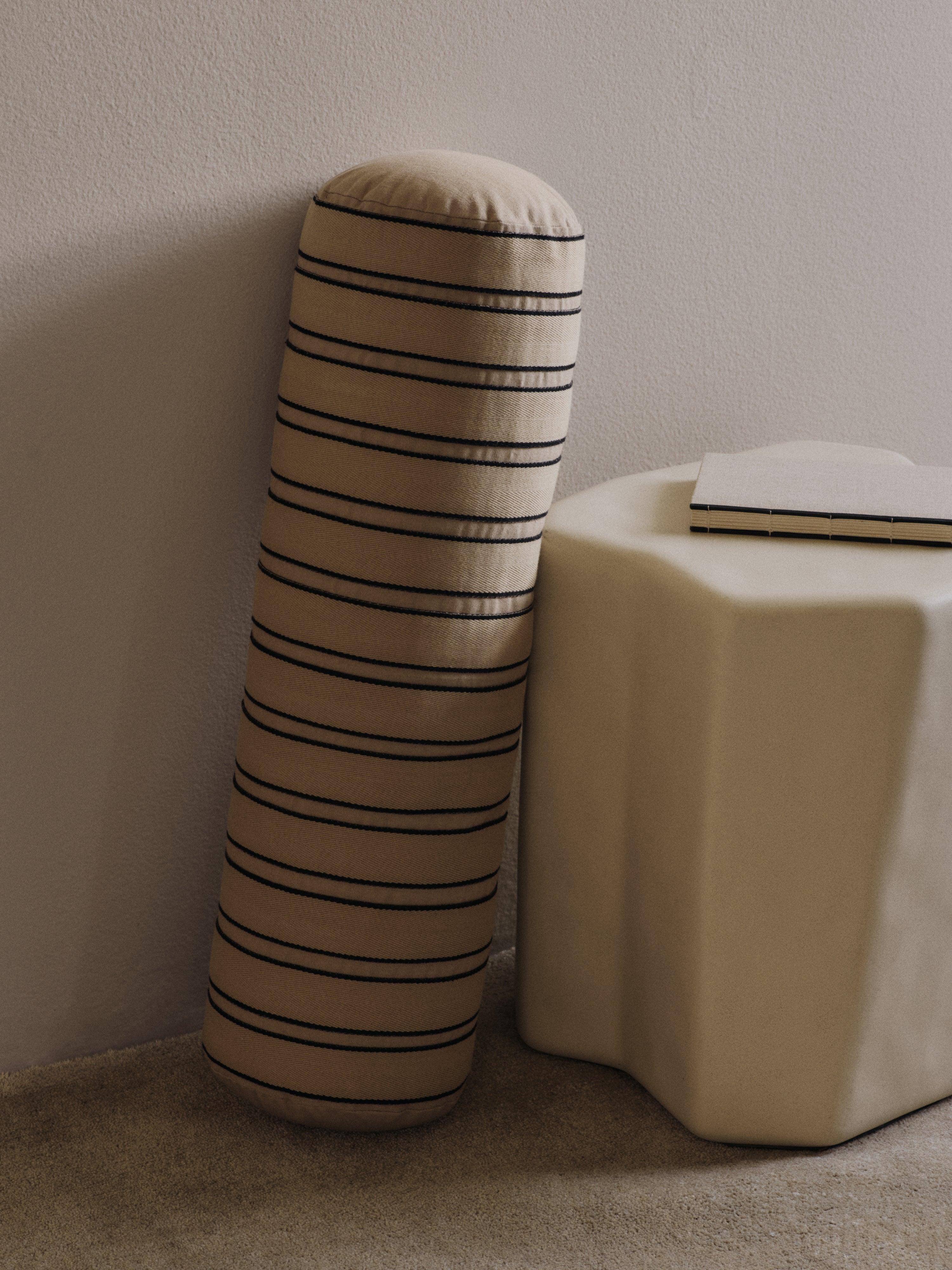 Poduška TWILL béžová s čiernou