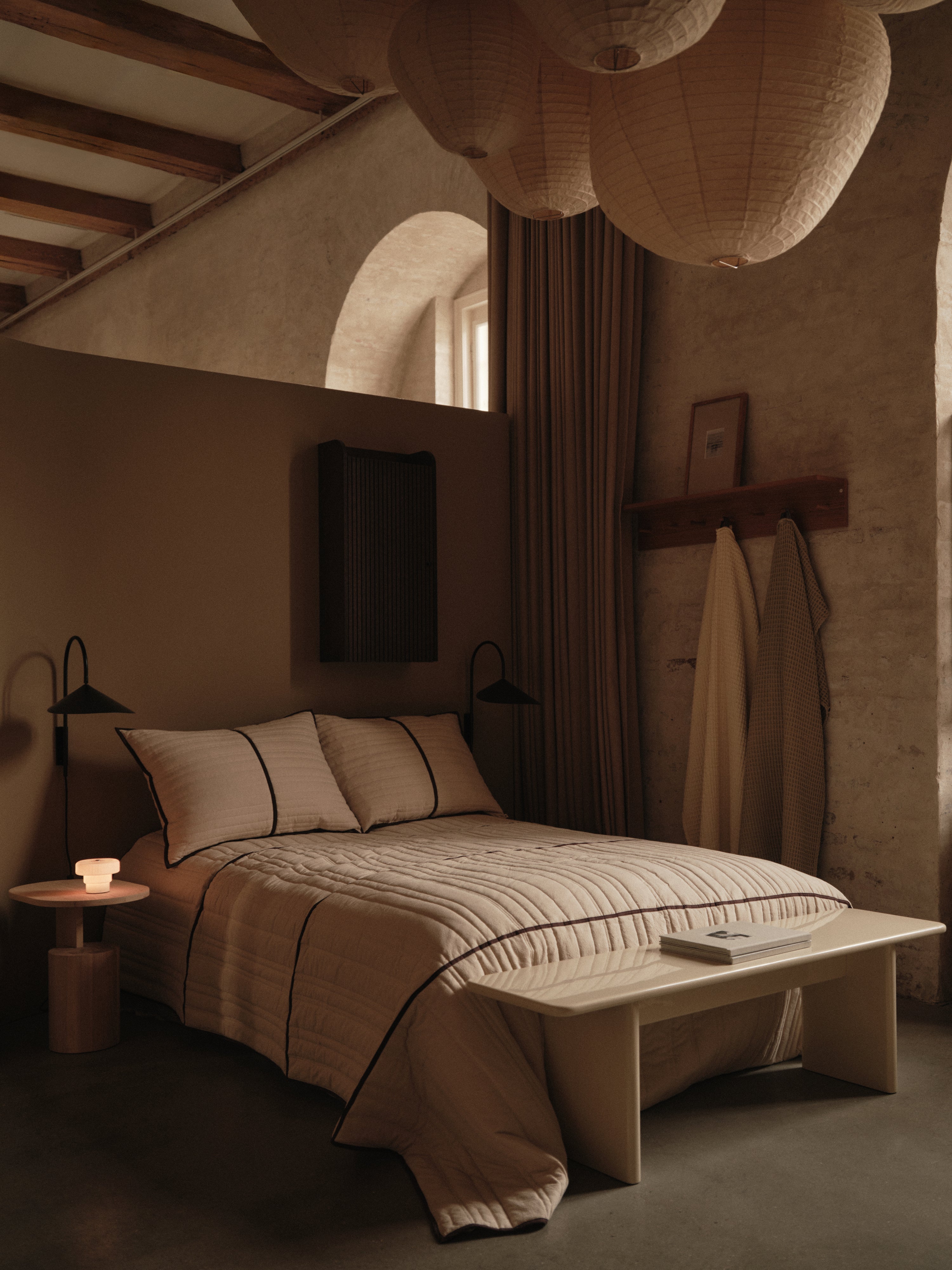 VARI cream pillow with dark brown