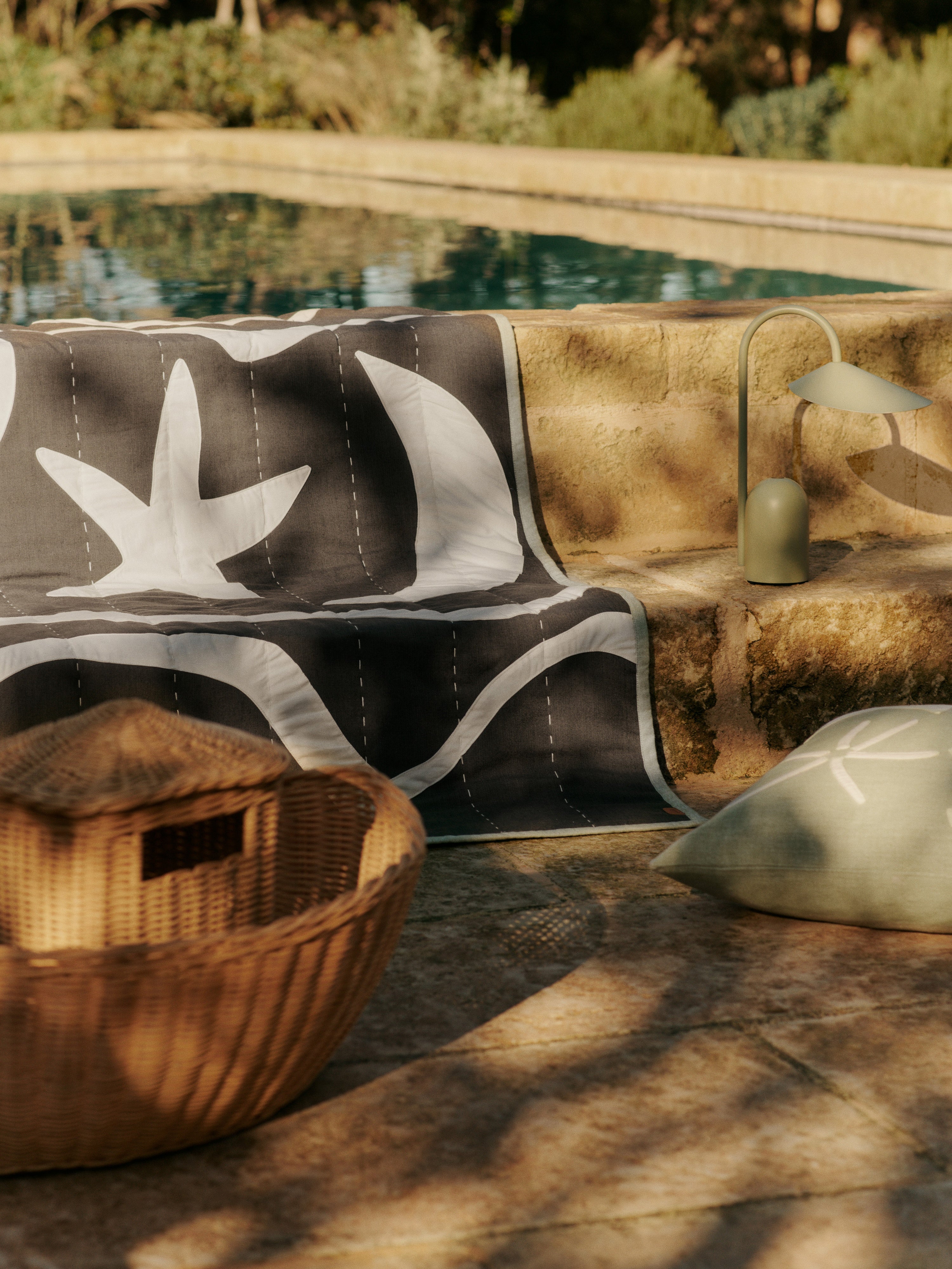 ARUM matcha portable lamp