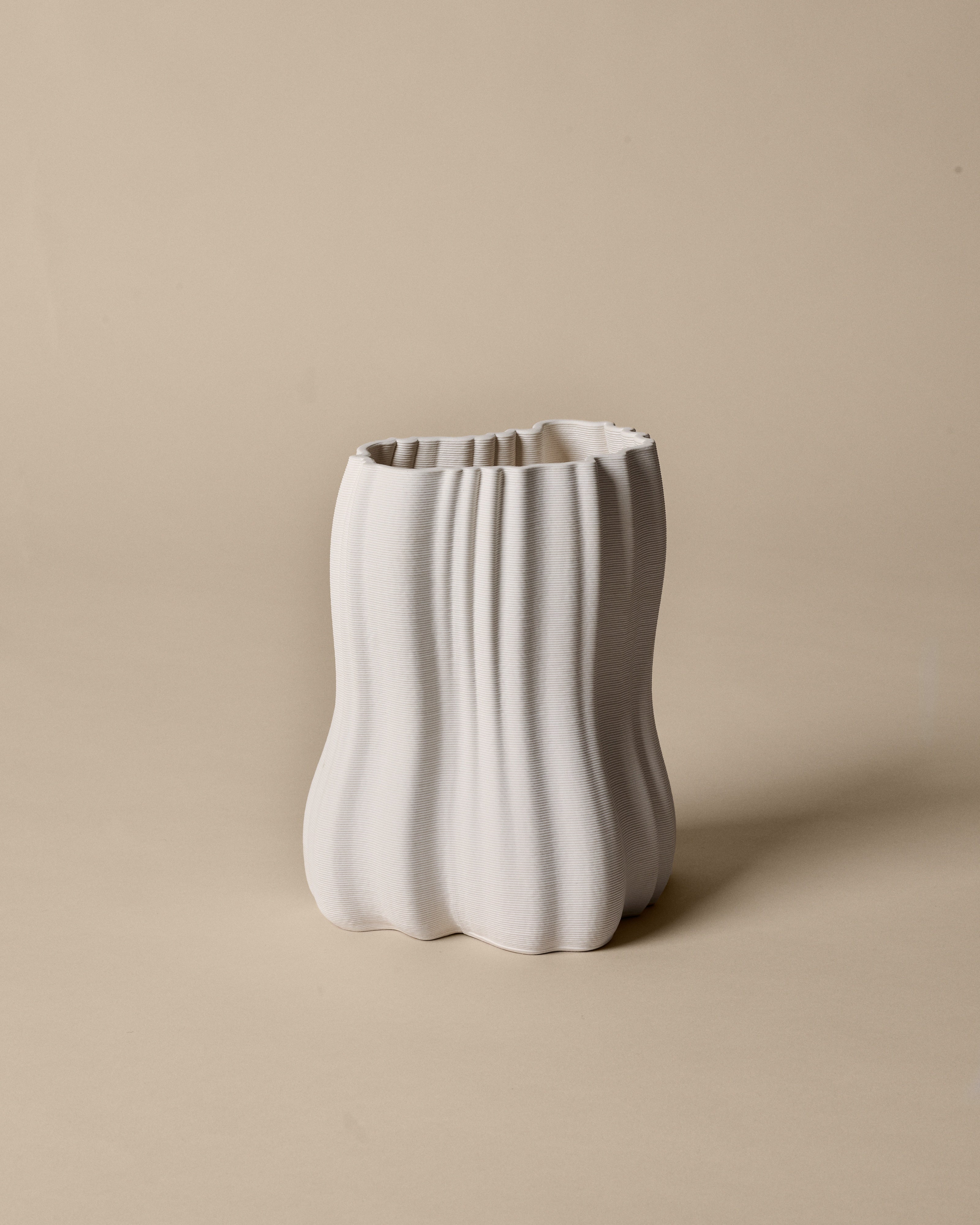 MOIRE LOW vase broken white
