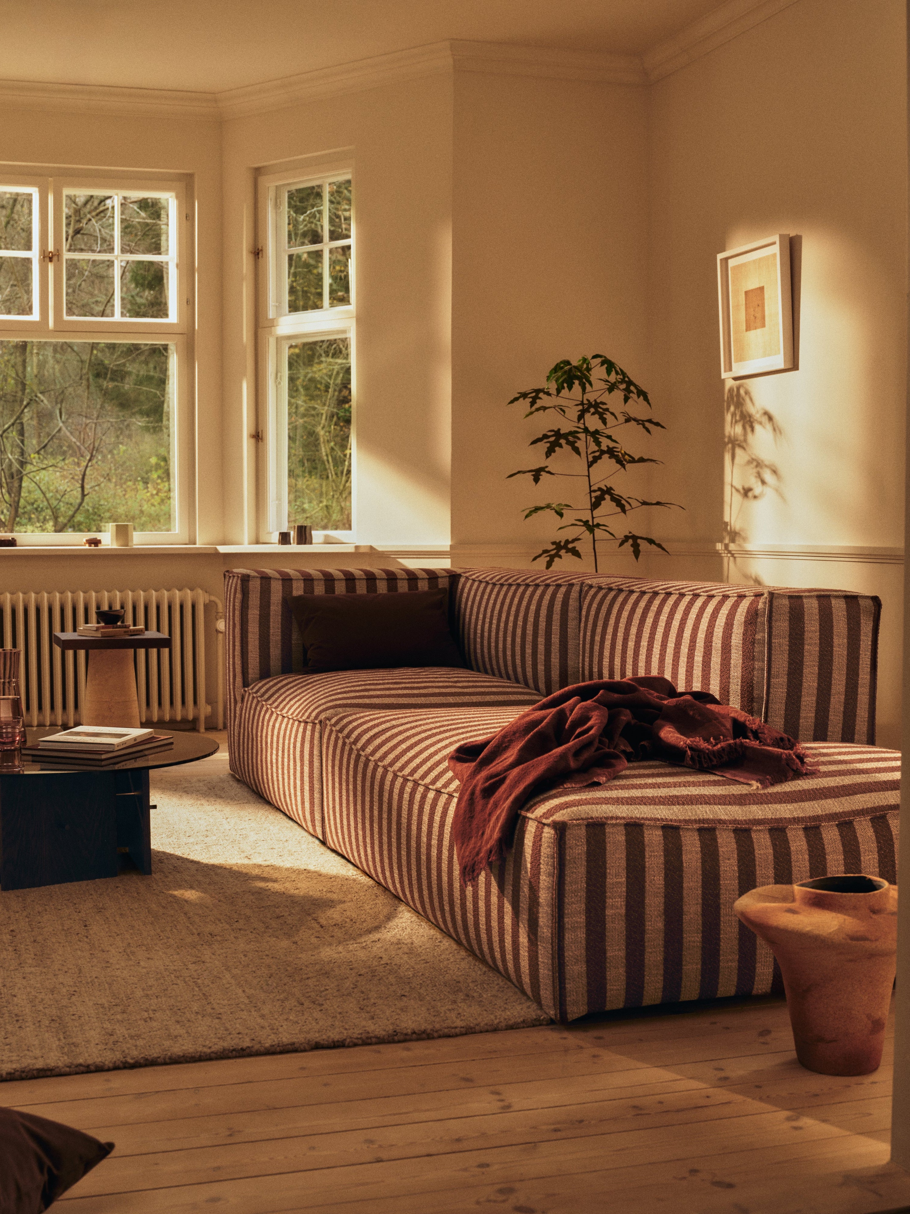 Modulárna pohovka CATENA Louisiana - otvorený pravý koncový prvok pieskový s lámavou bielou