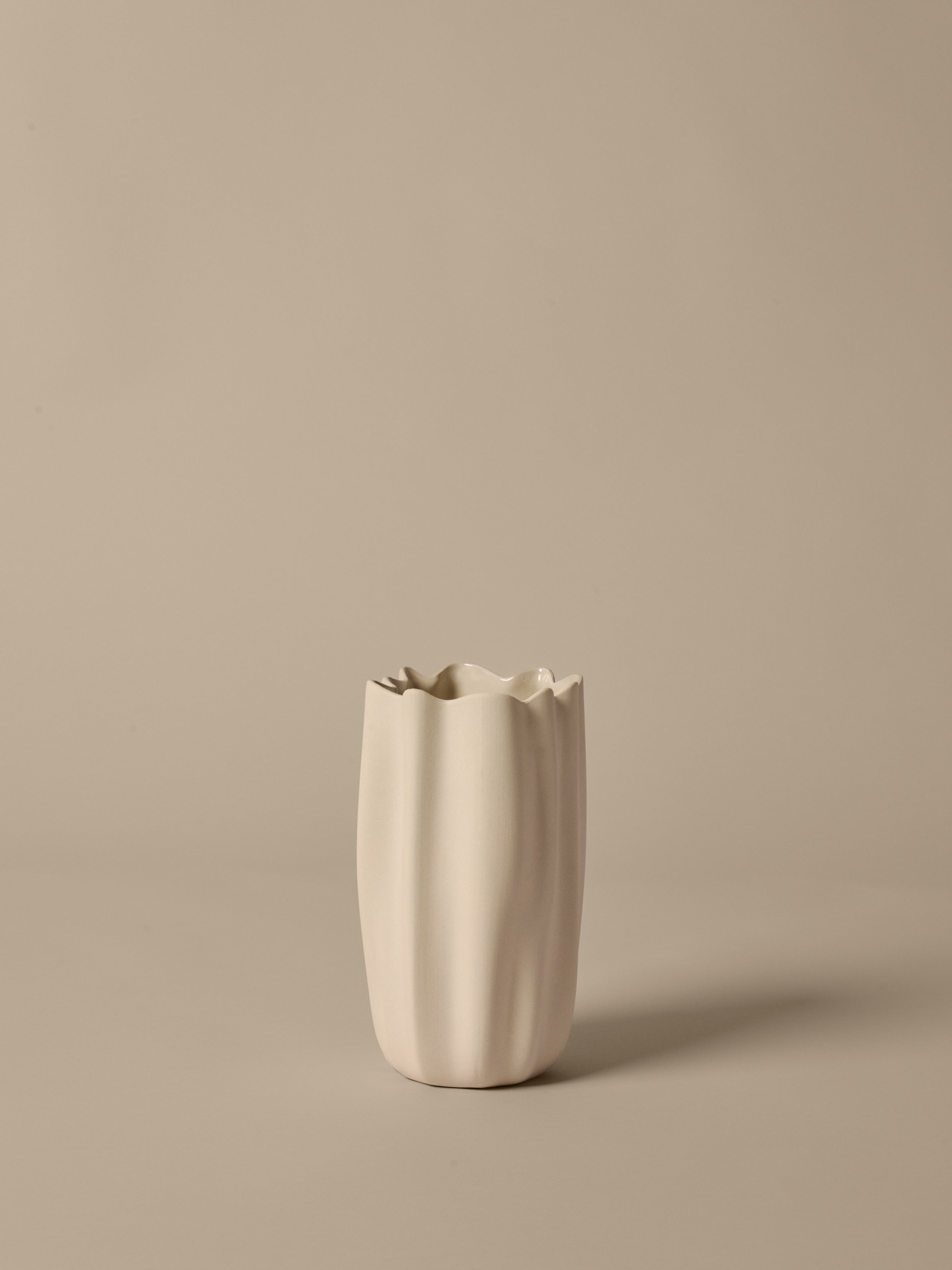 NIUM Vase Broken White