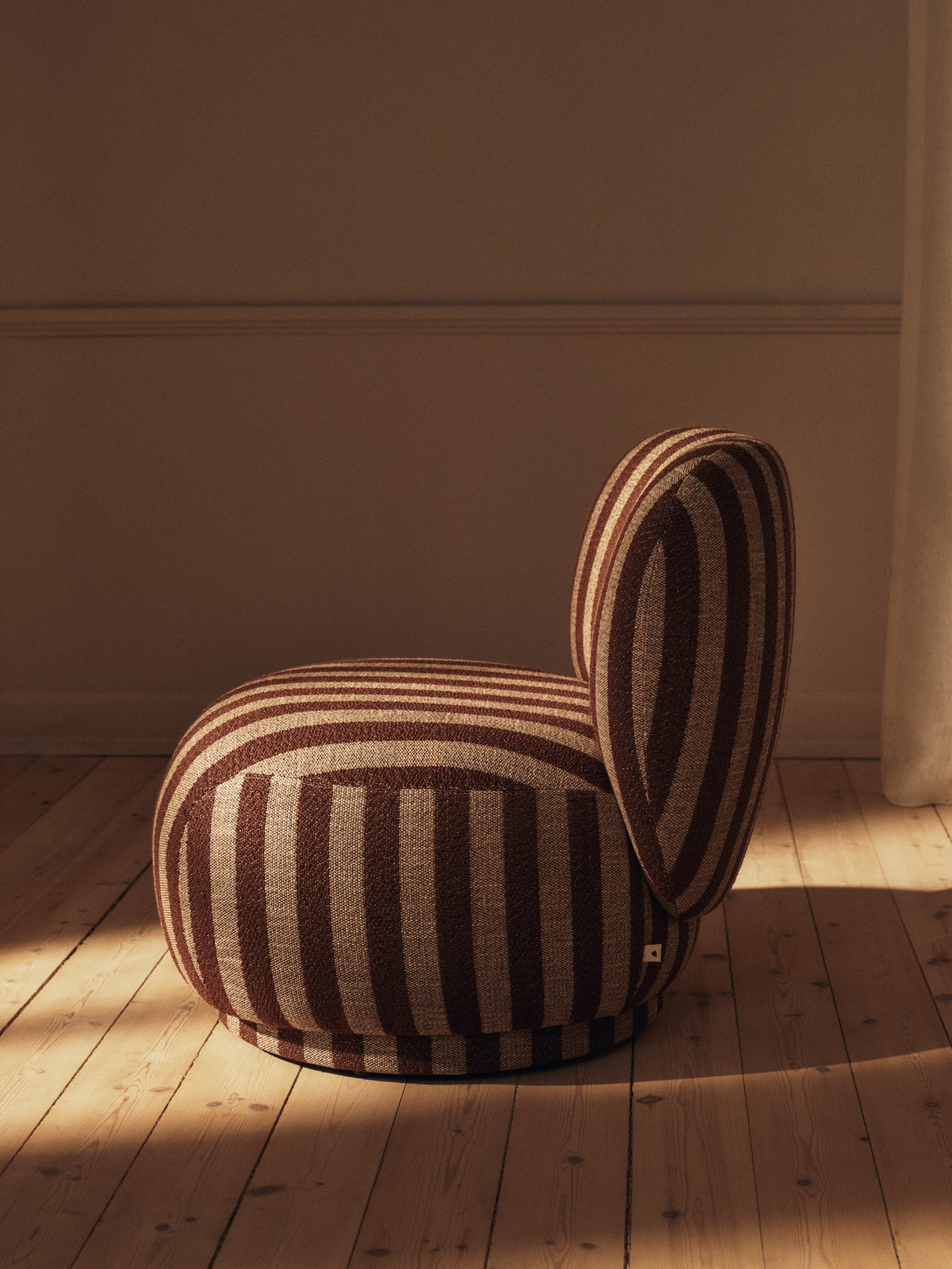 RICO PICCOLO LOUNGE Chocolate Swivel Armchair with Sand