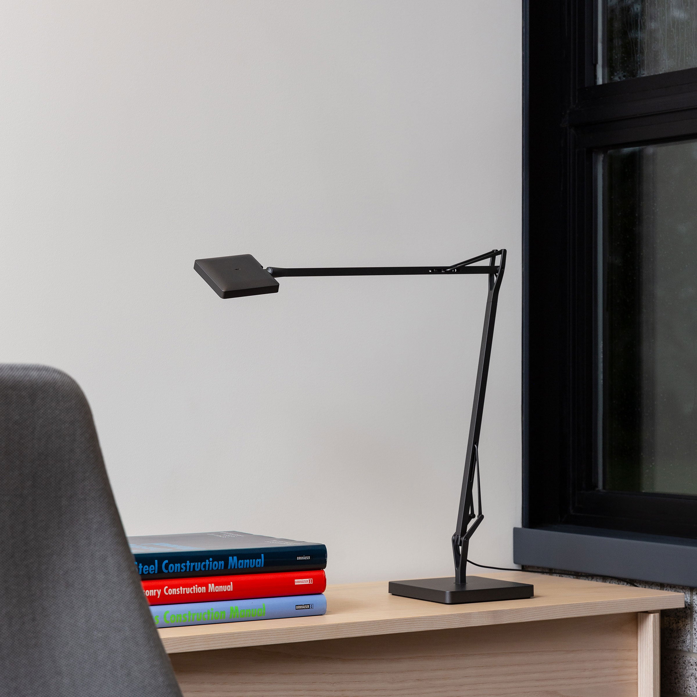 KELVIN LED BASE Desk Lamp Black