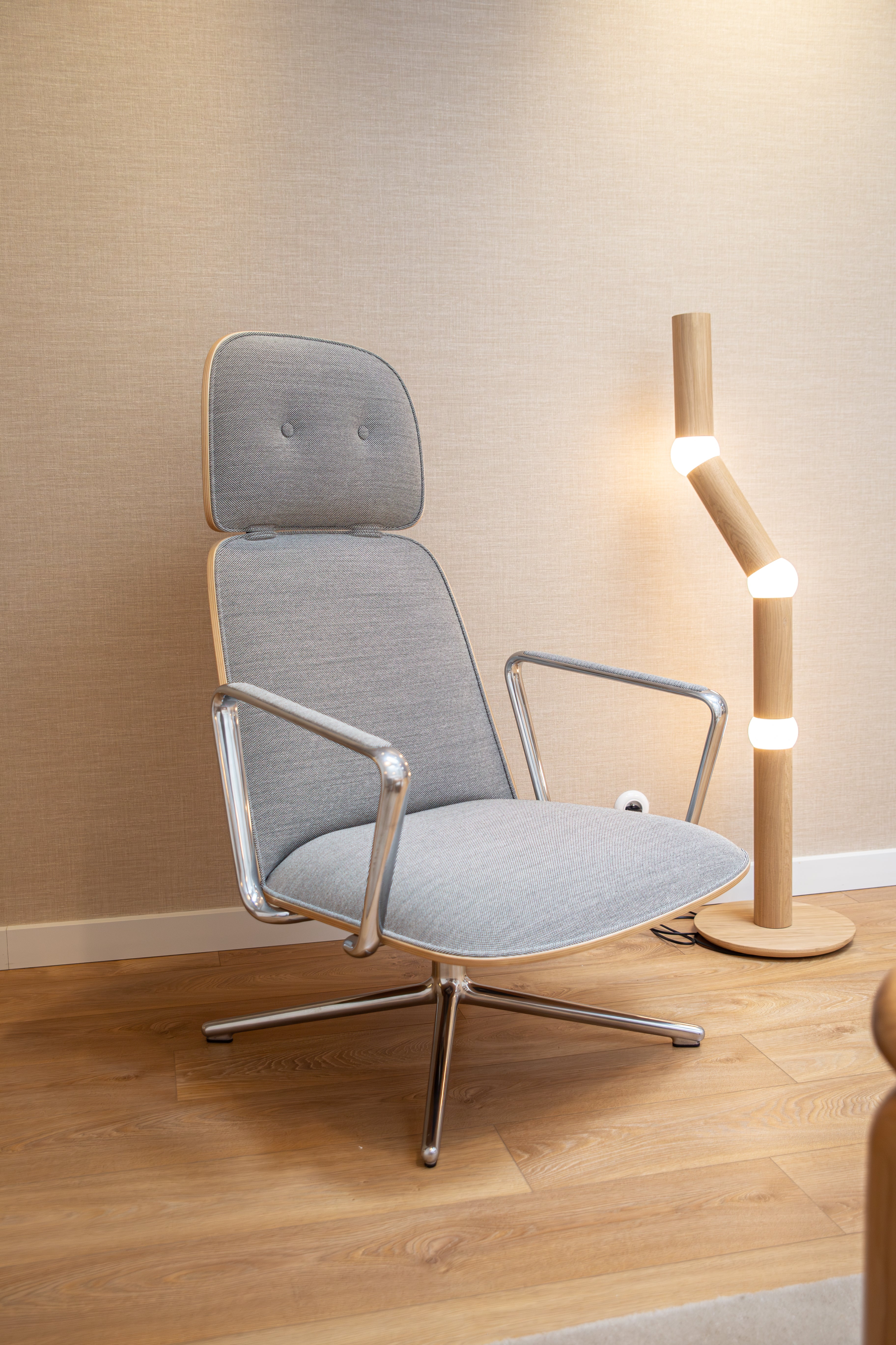 Fotel PAD HIGH SWIVEL s hliníkovou základňou - poekspozíčný