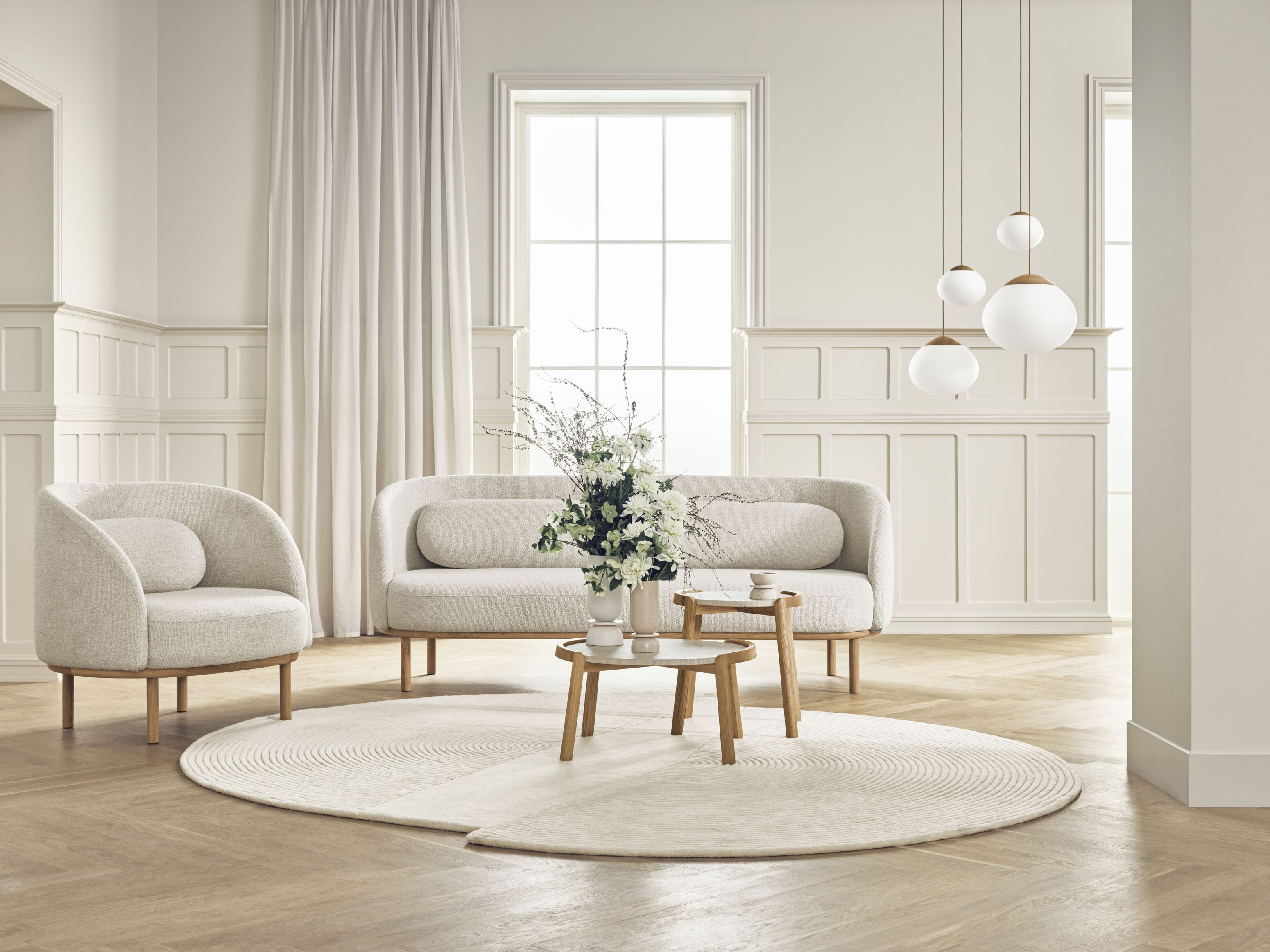 Sofa pre 2 osoby FUUGA s podstavou z čierneho dubového dreva