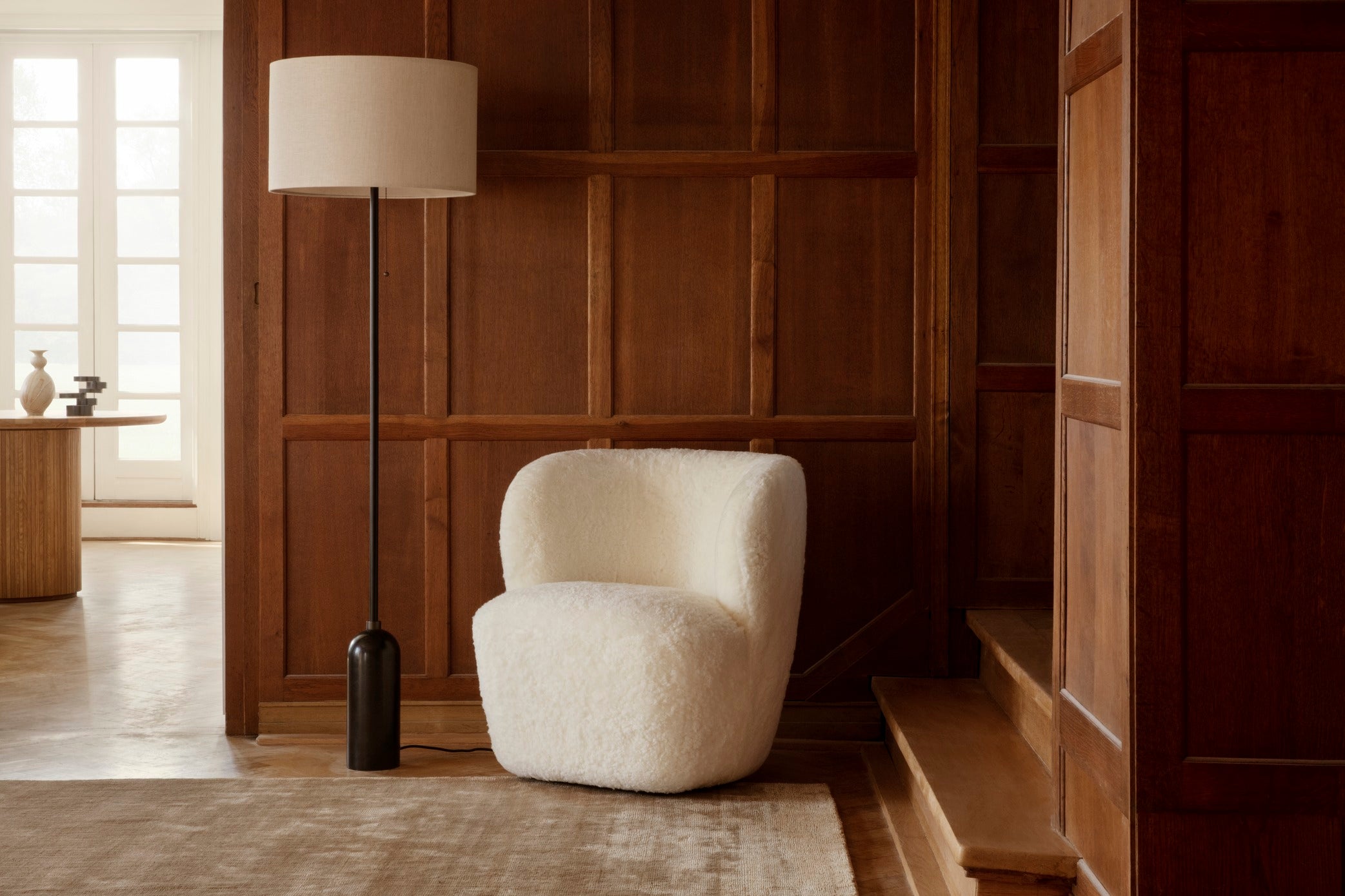 GRAVITY black floor lamp