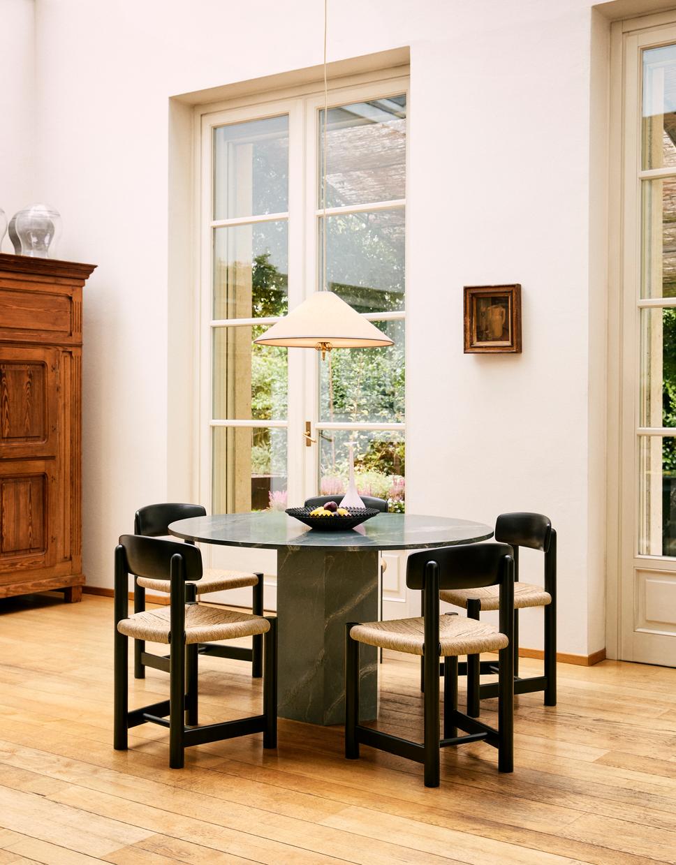 Zelený okrúhly záhradný stôl EPIC z kremeňa