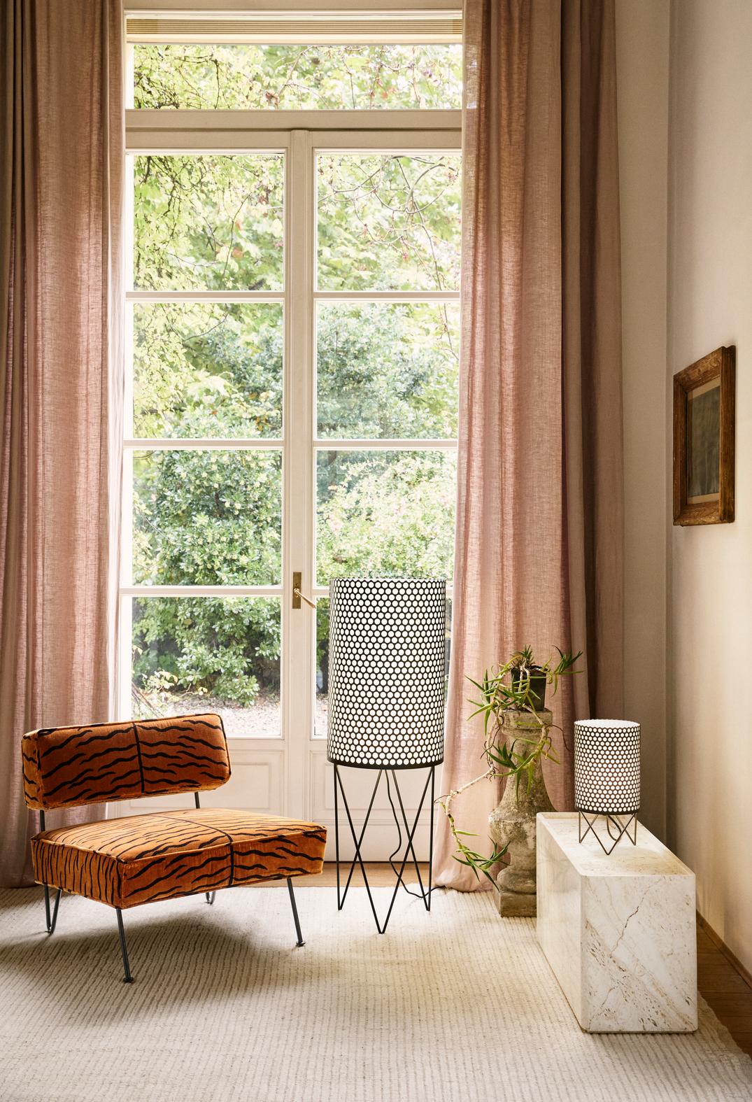 PD2 black floor lamp