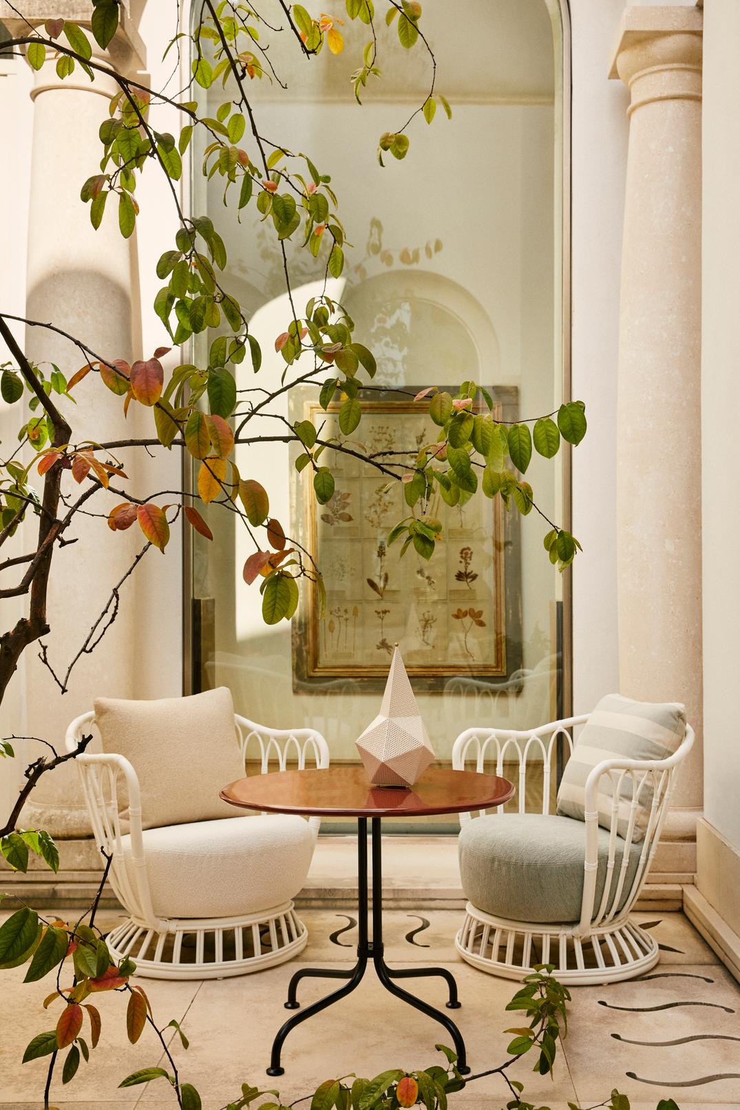 GRACE upholstered garden armchair with beige base