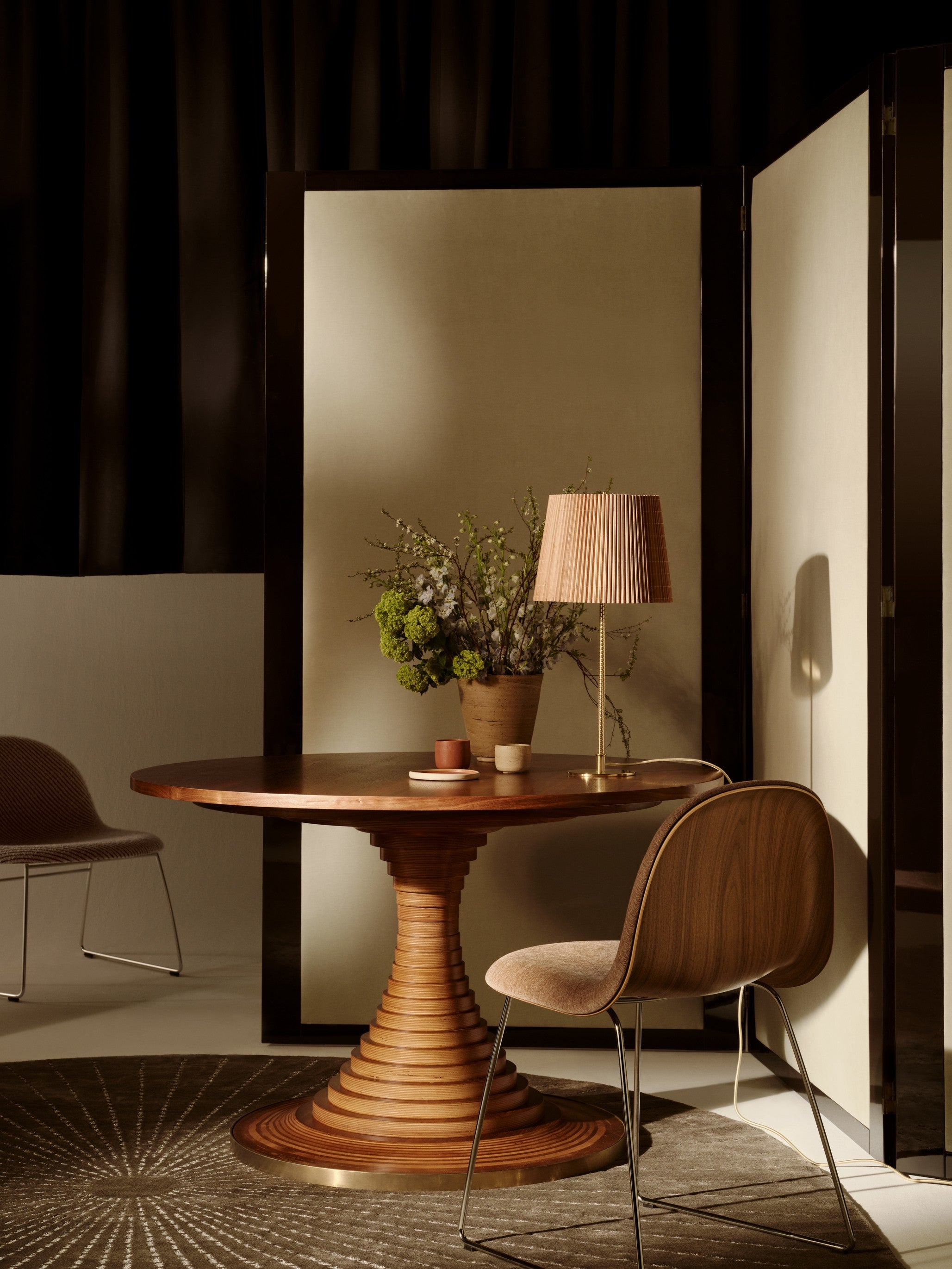 Okrúhly stôl TAVOLO z orechového dreva