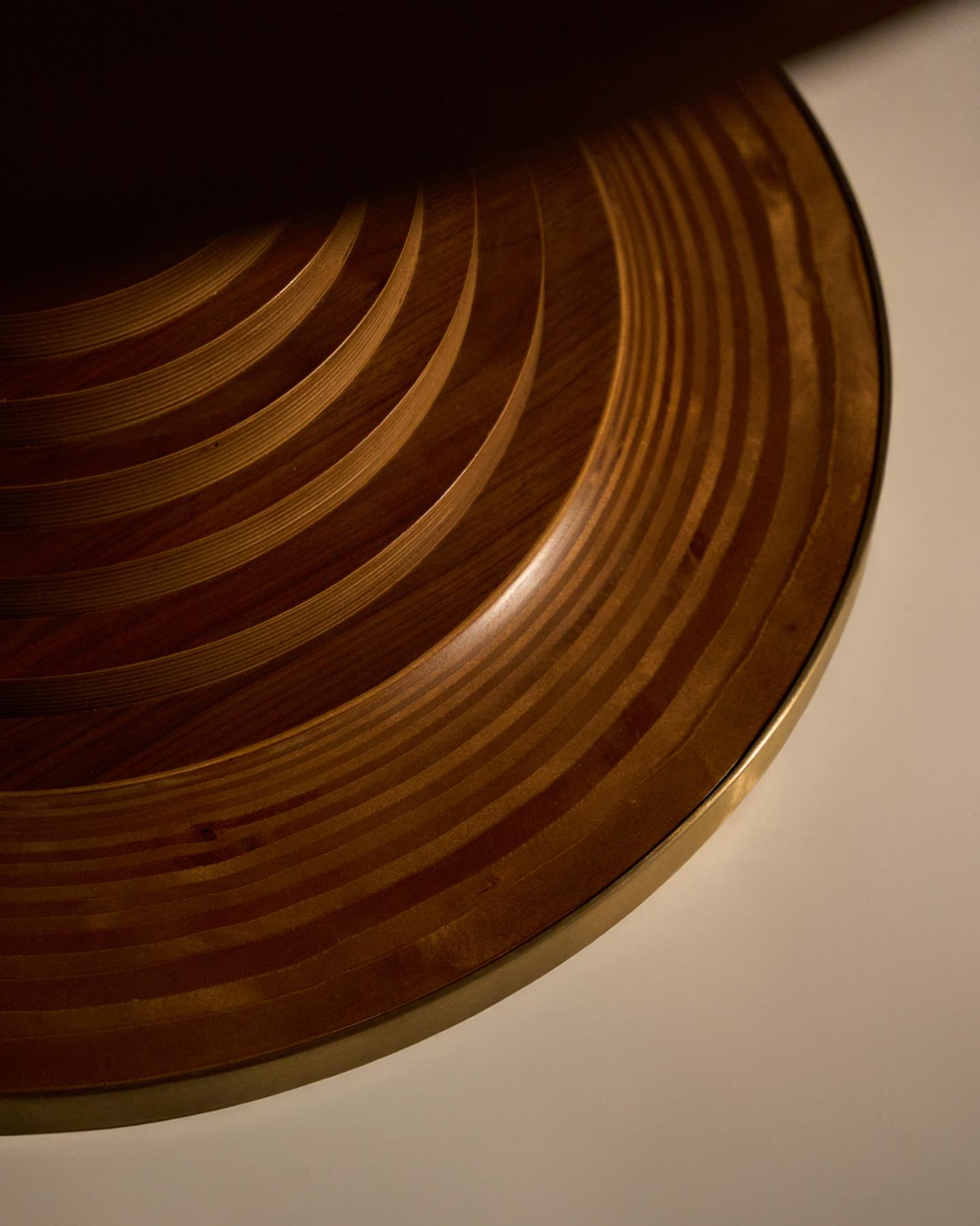 Okrúhly stôl TAVOLO z orechového dreva