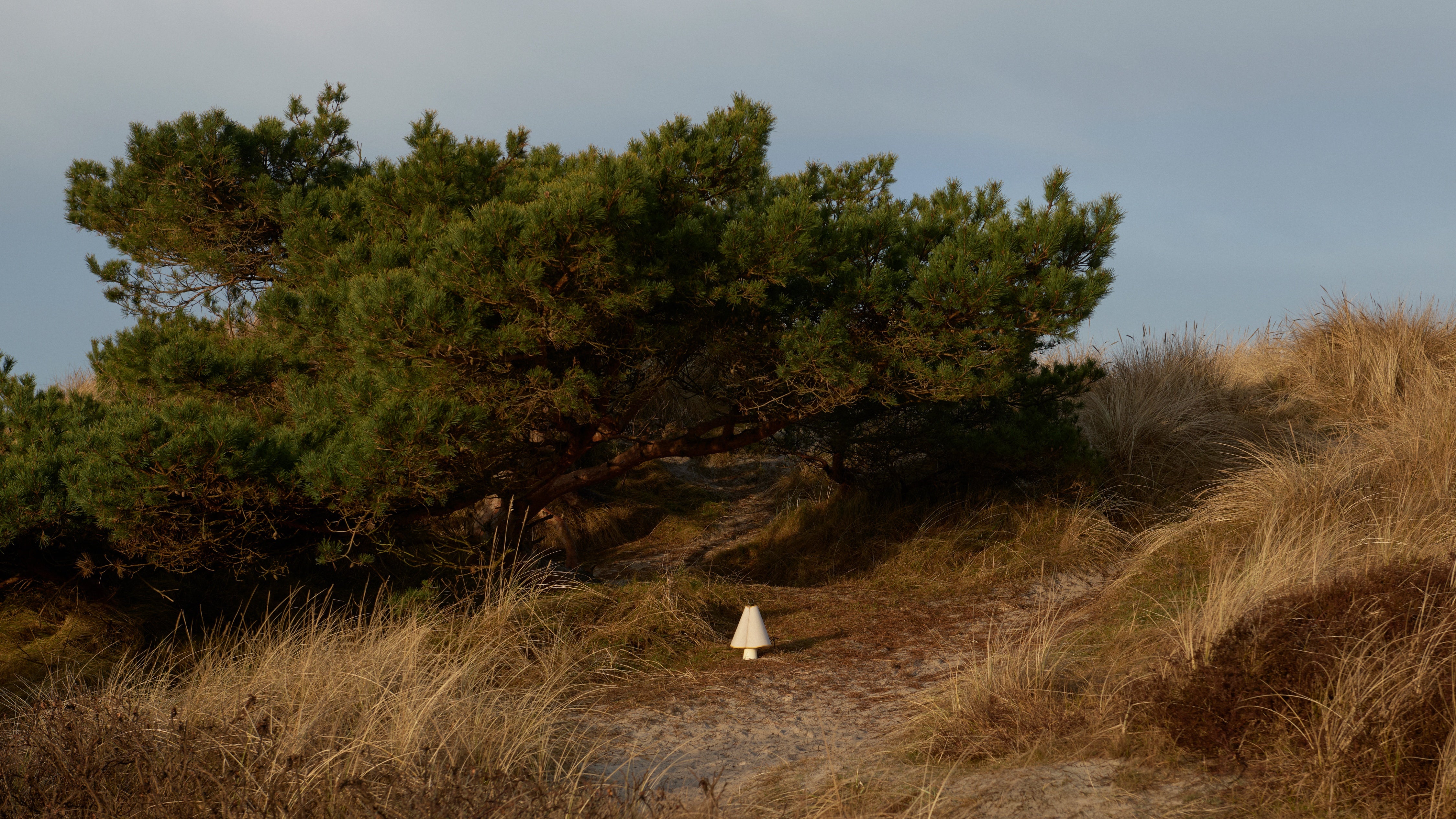 Portable lamp HORNBÆK white with yellow finish