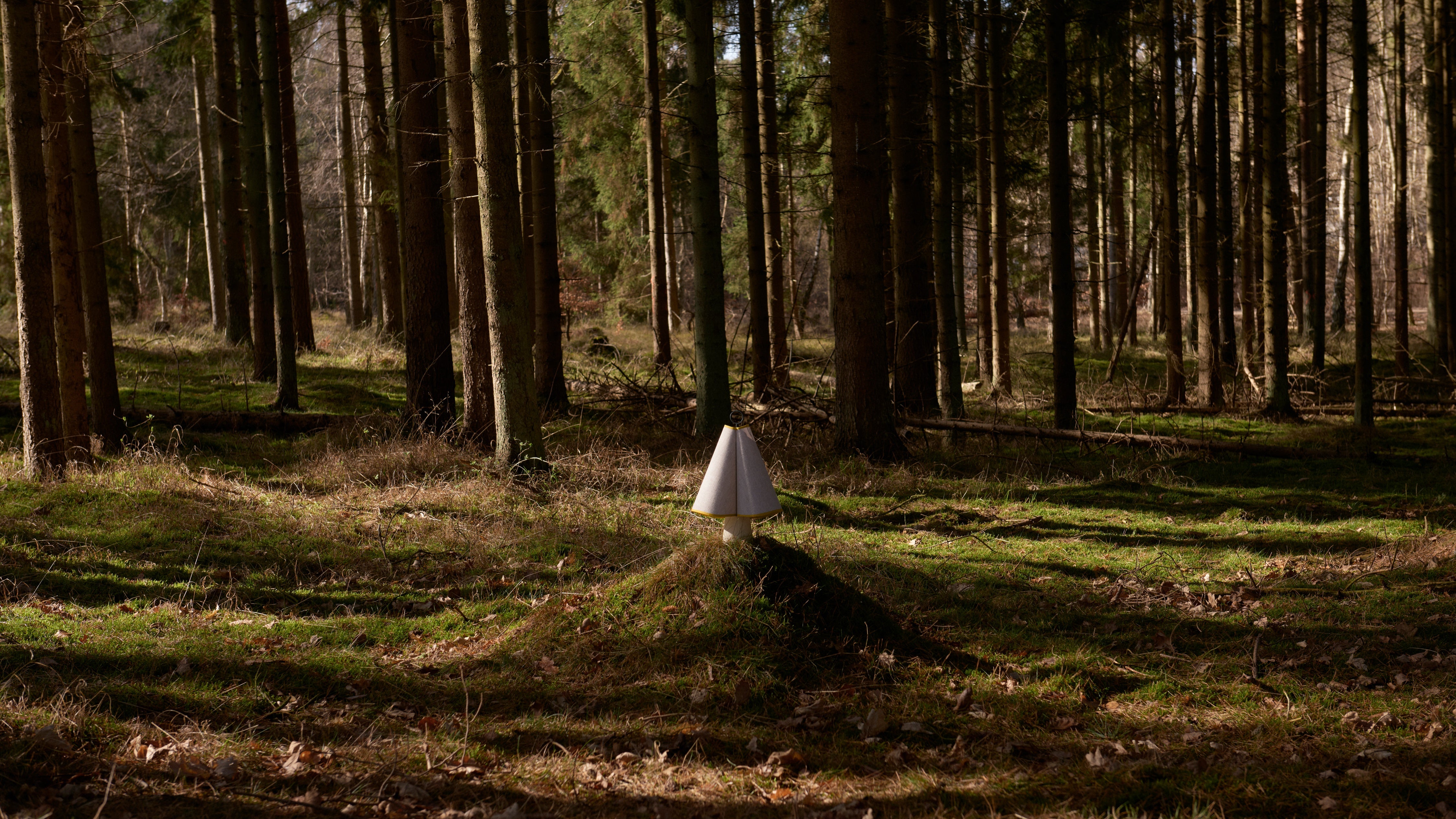 Portable lamp HORNBÆK white with yellow finish