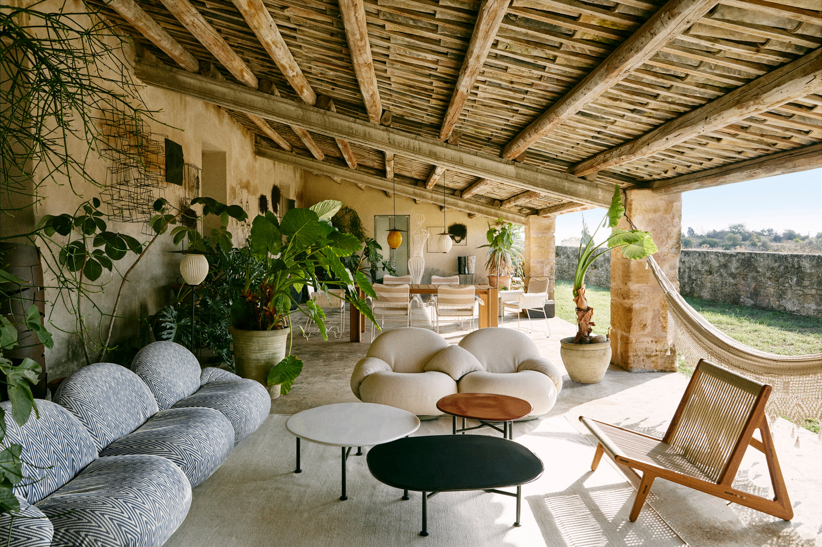 Záhradné kreslo PACHA čalúnené so zlatým podstavcom