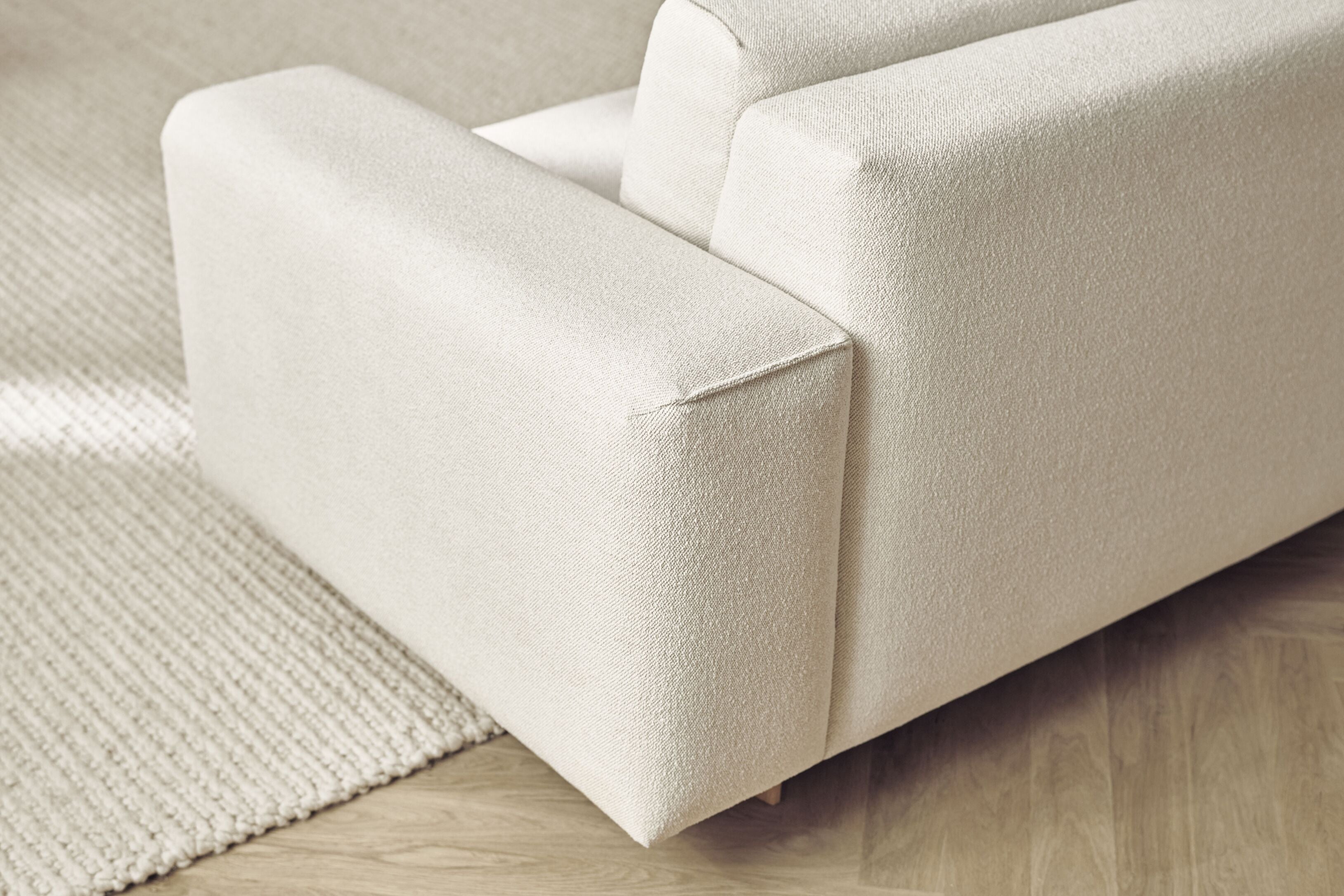 Sofa rozkladacia 2,5-osobová GEST s podstavou z bieleného dubového dreva