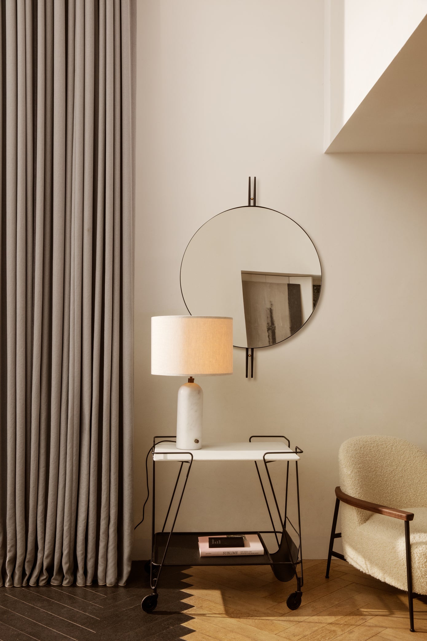 Stolná lampa GRAVITY biely mramor