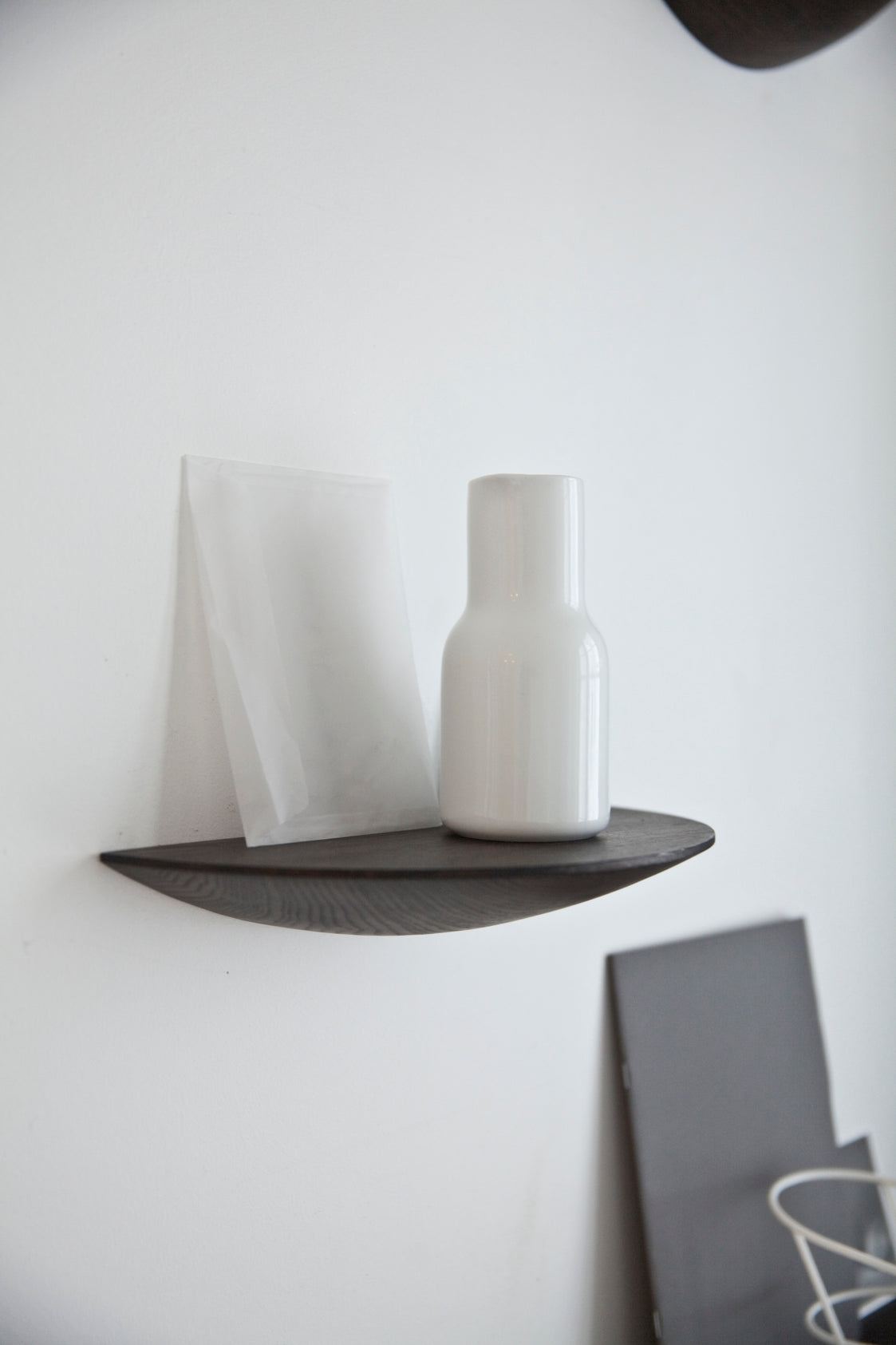 Półka ścienna GRIDGY FUNGI czarne drewno dębowe