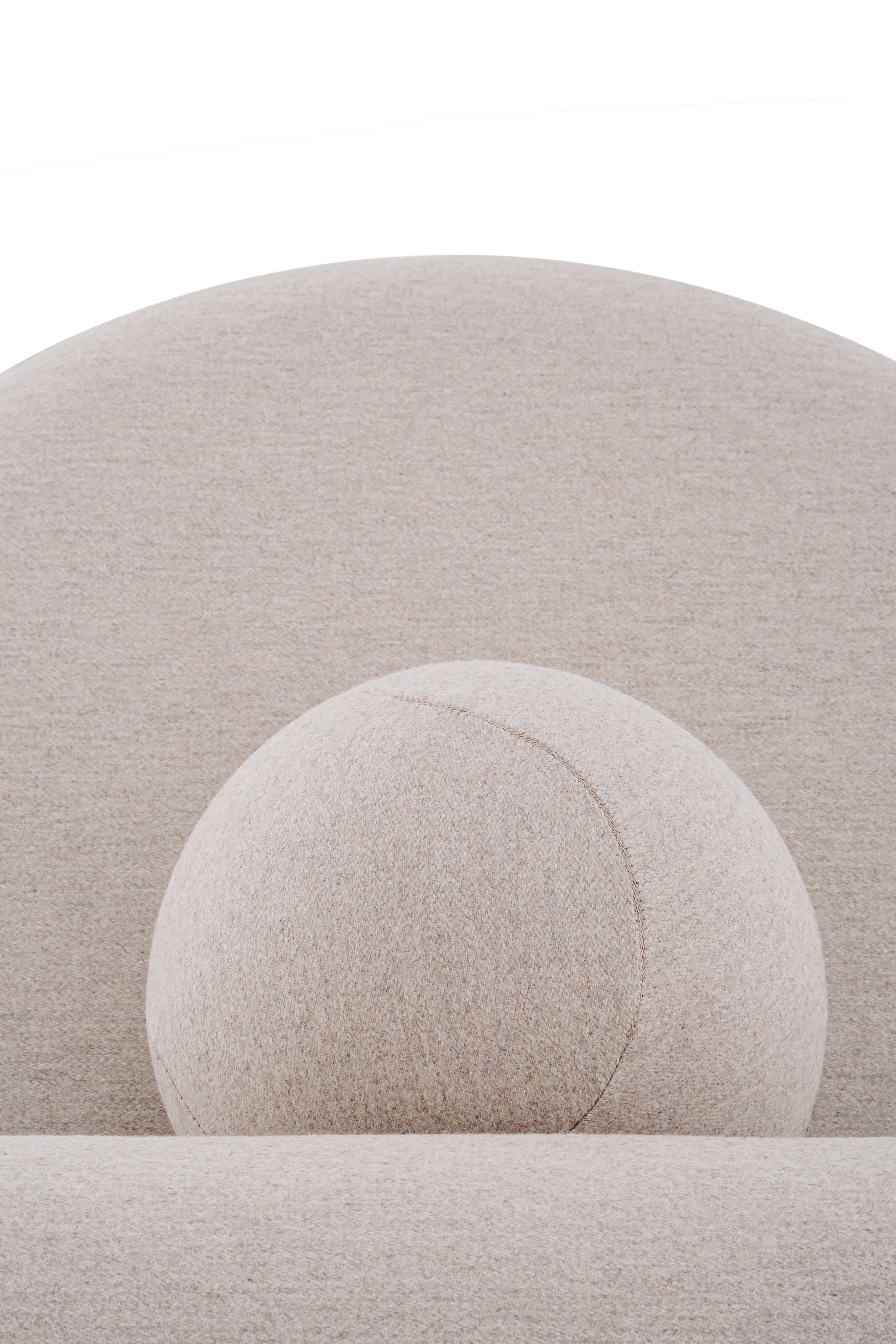 Fotel GROPIUS CS2 čalúnený s drevenou základňou