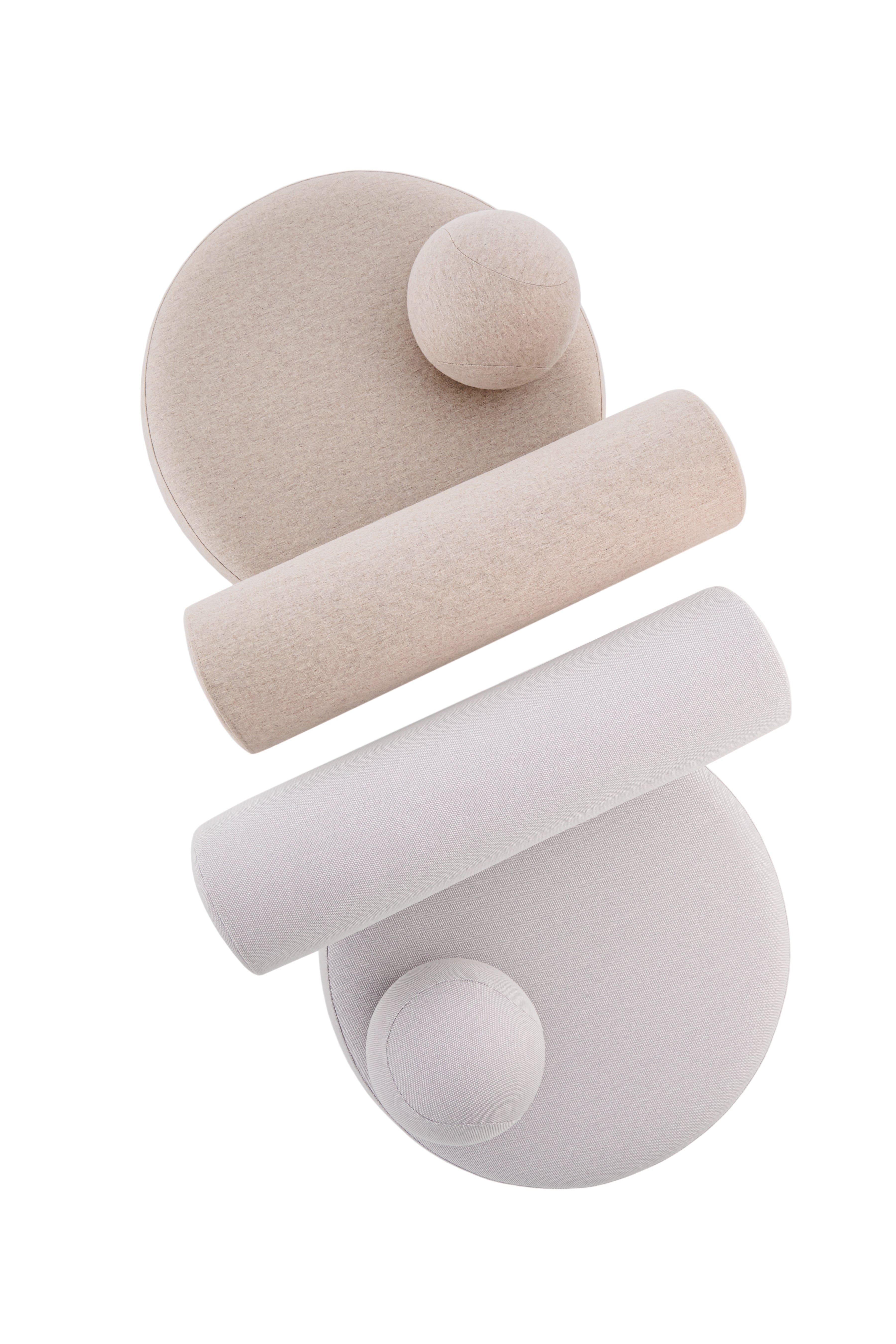 Fotel GROPIUS CS2 čalúnený s drevenou základňou