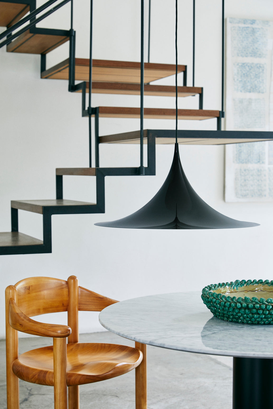 Kreslo s podrúčkami DAUMILLER z borovicového dreva