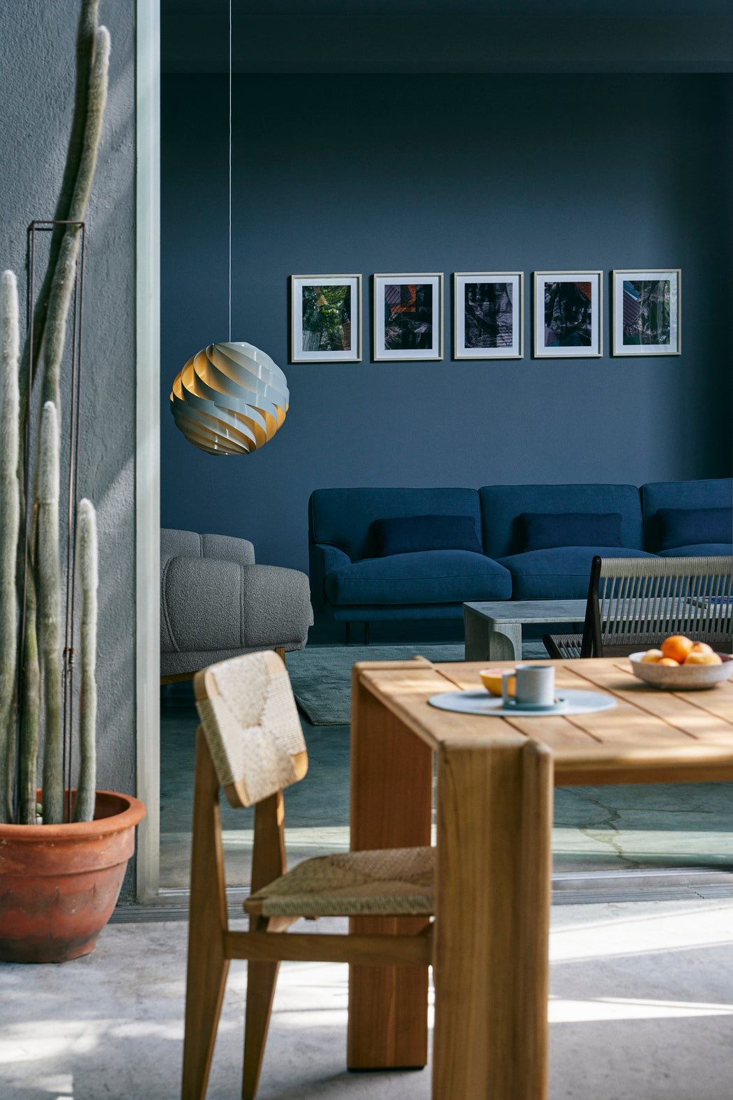 Závesná lampa TURBO zlomená biela