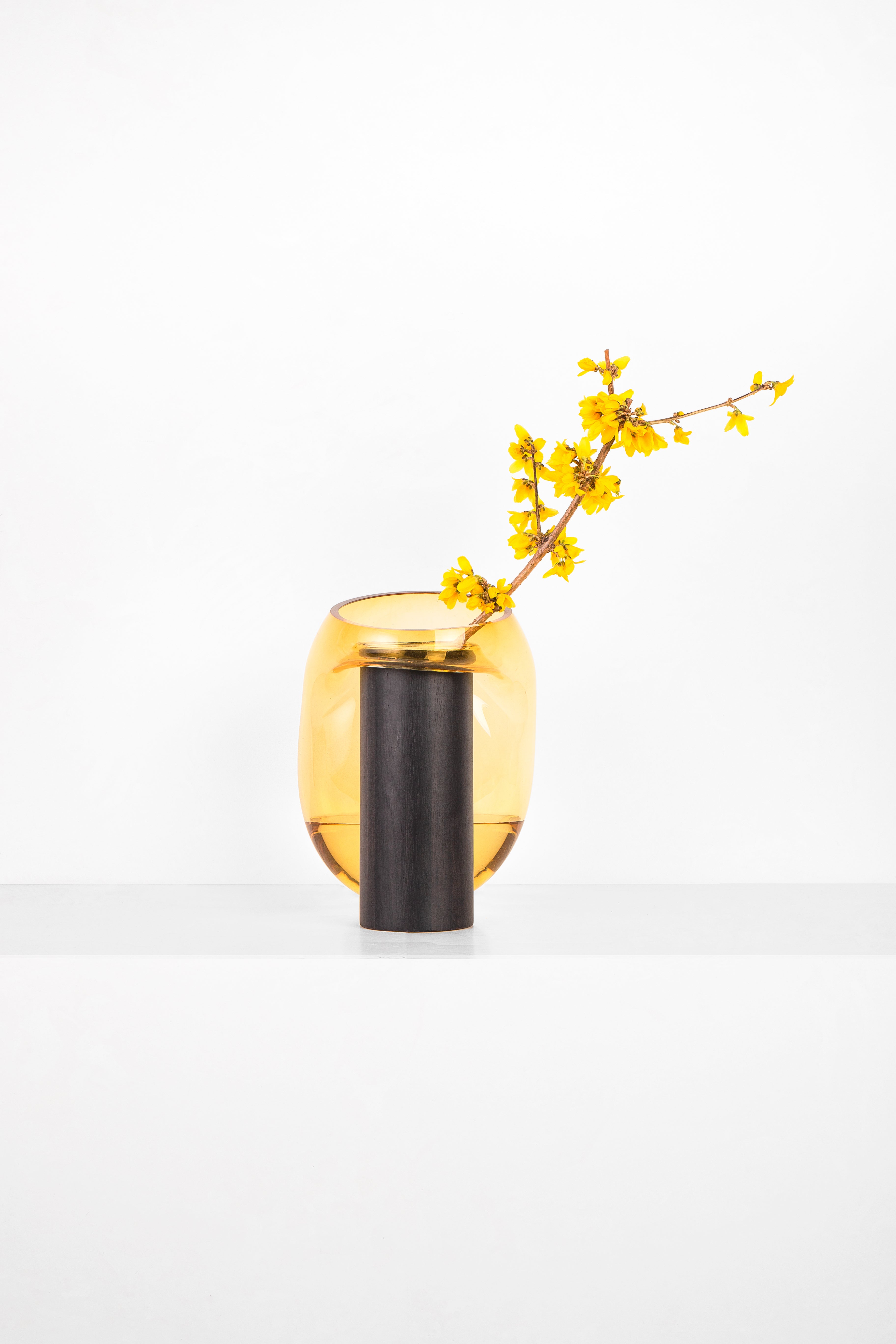 GUTTA BOON amber vase with black