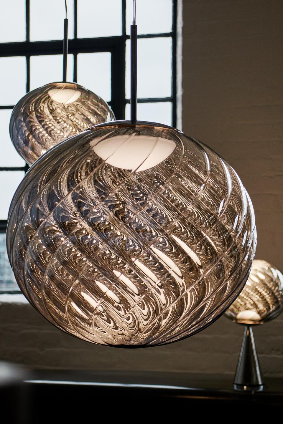 Závesná lampa WHIRL strieborná