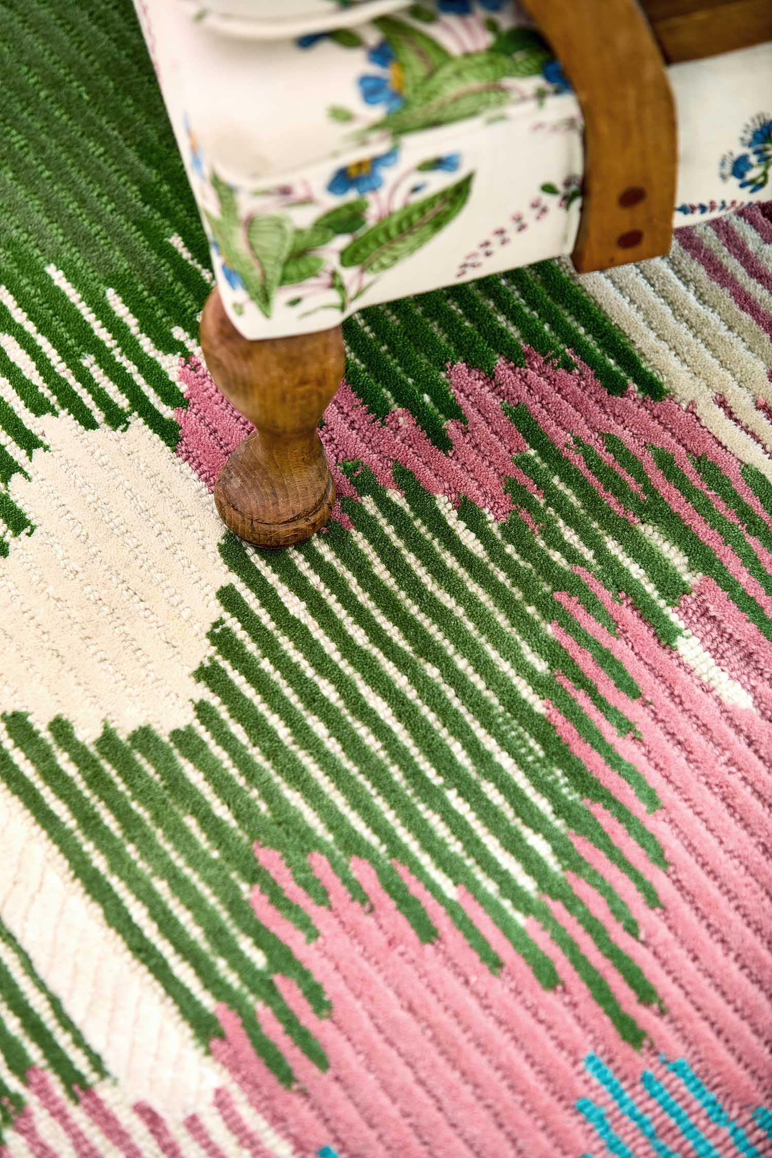 Wilderness peridot emerald rug green and pink