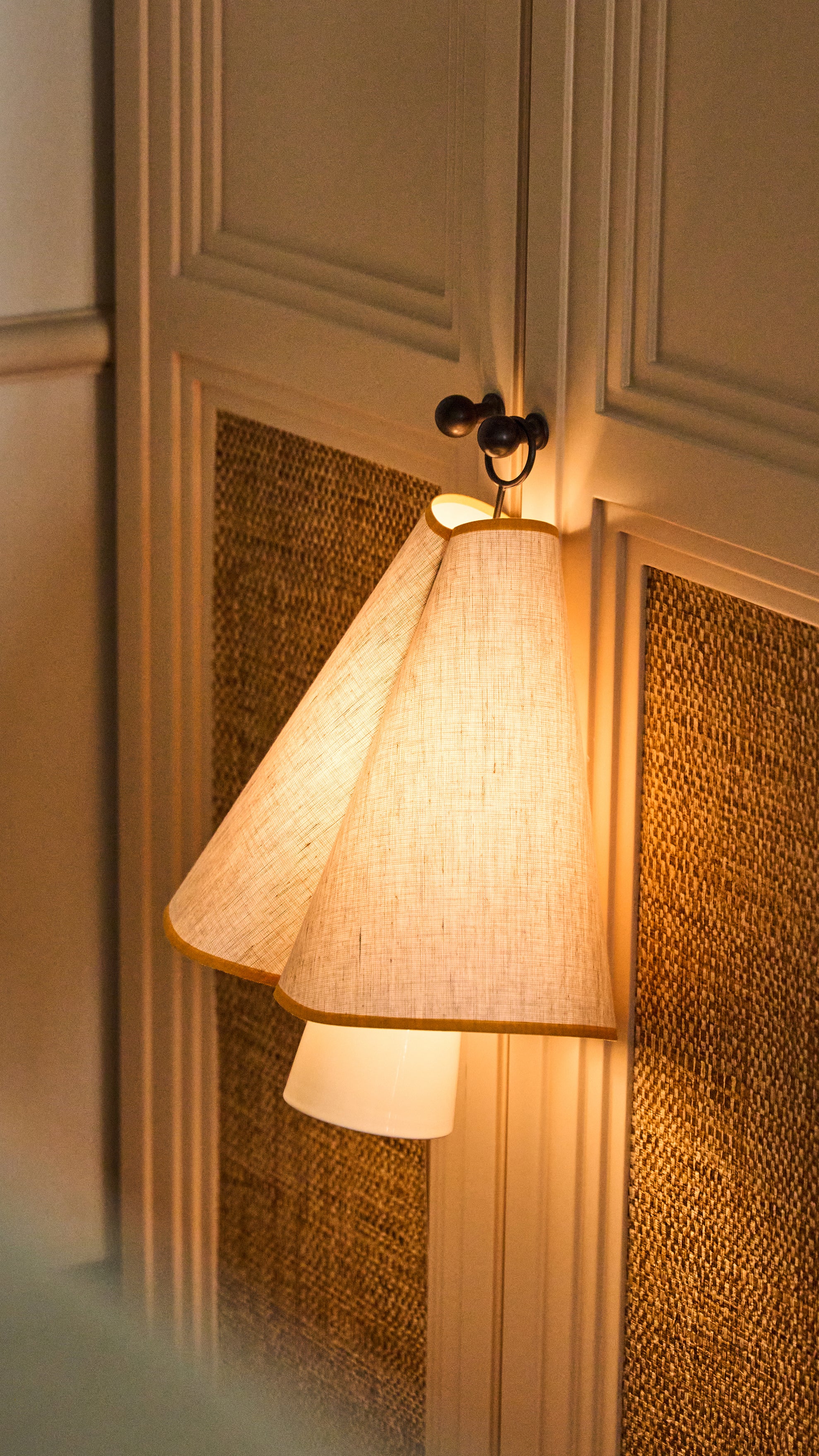Portable lamp HORNBÆK white with yellow finish