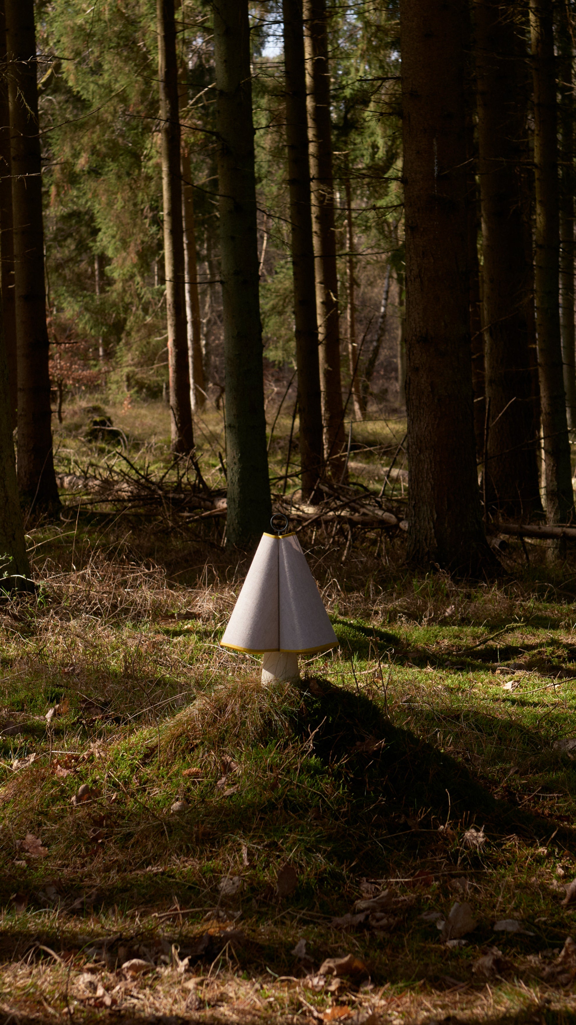 Portable lamp HORNBÆK white with yellow finish
