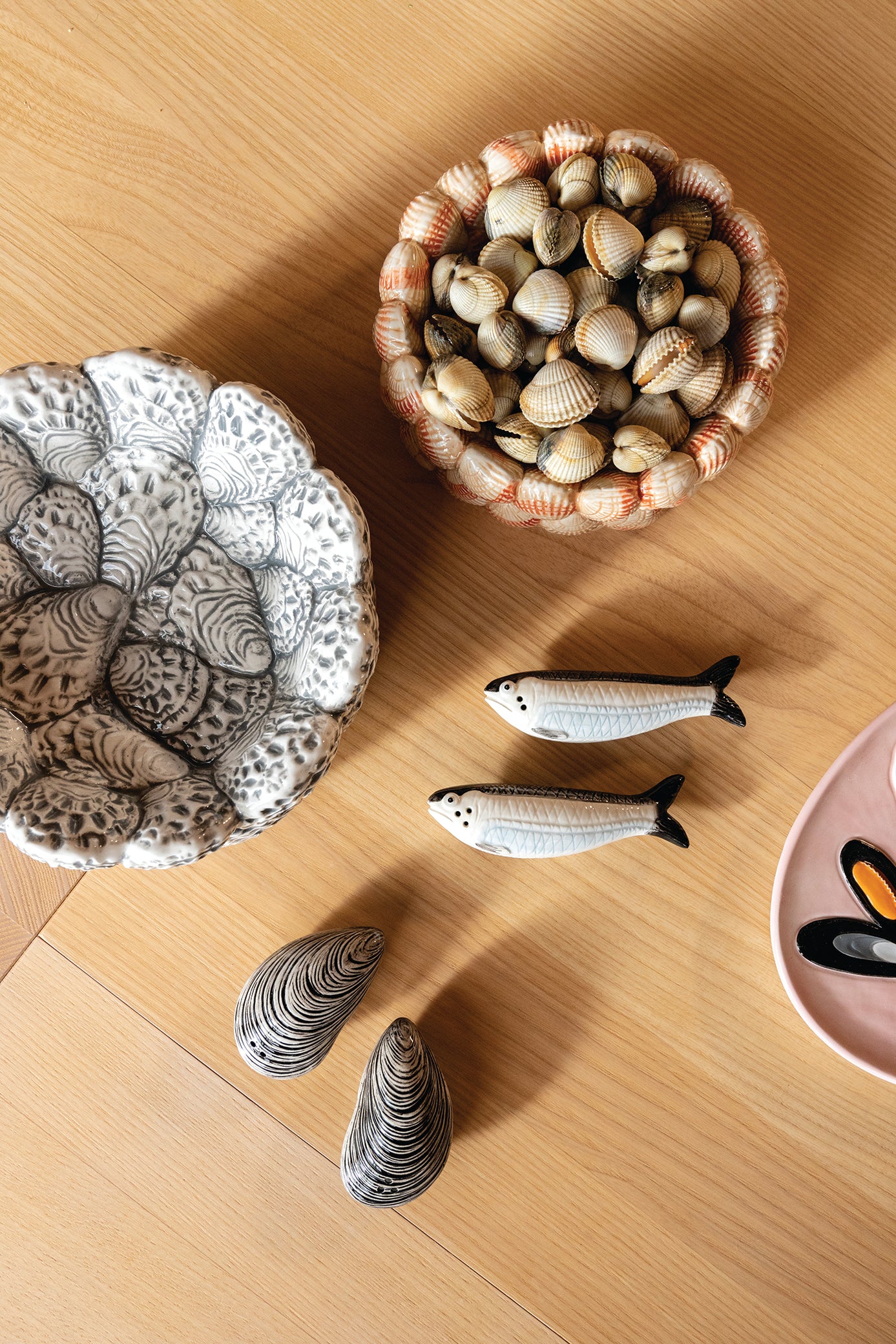 Soľnička a korenička MUSSE čierno-bežová