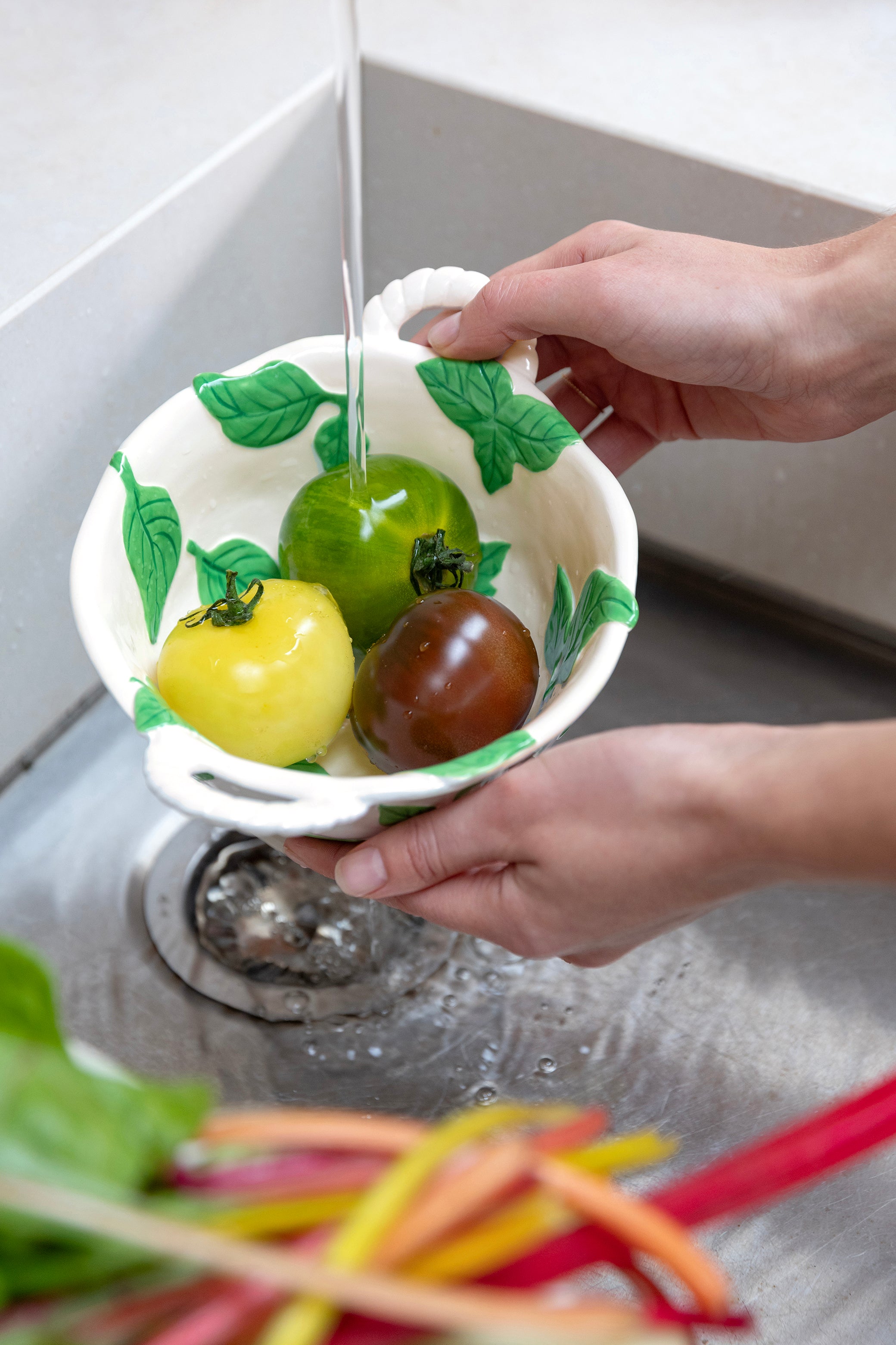 Biely drezový sitko s podložkou BASIL so zelenou