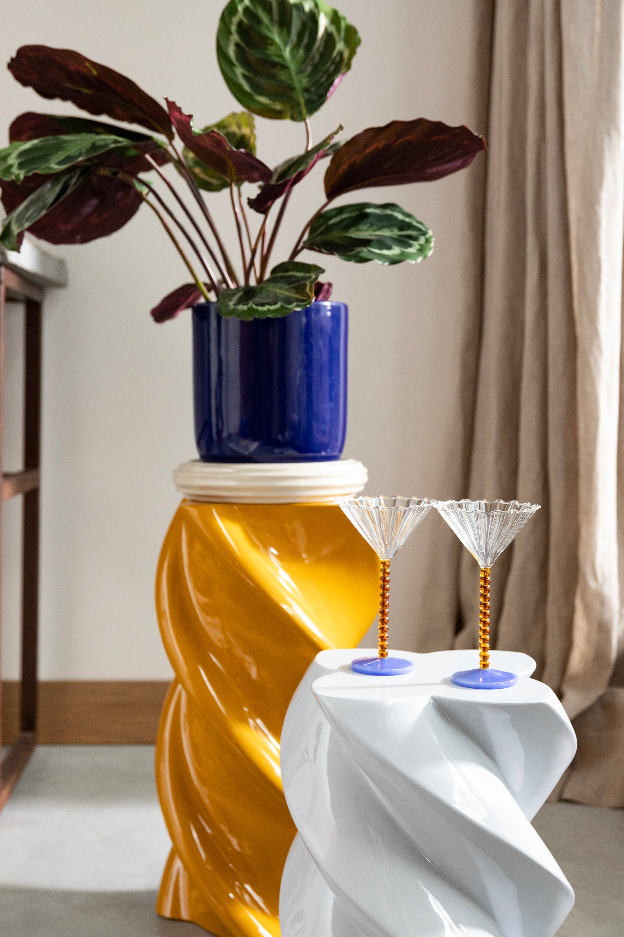 Bočný stolík MARSHMALLOW orchideový