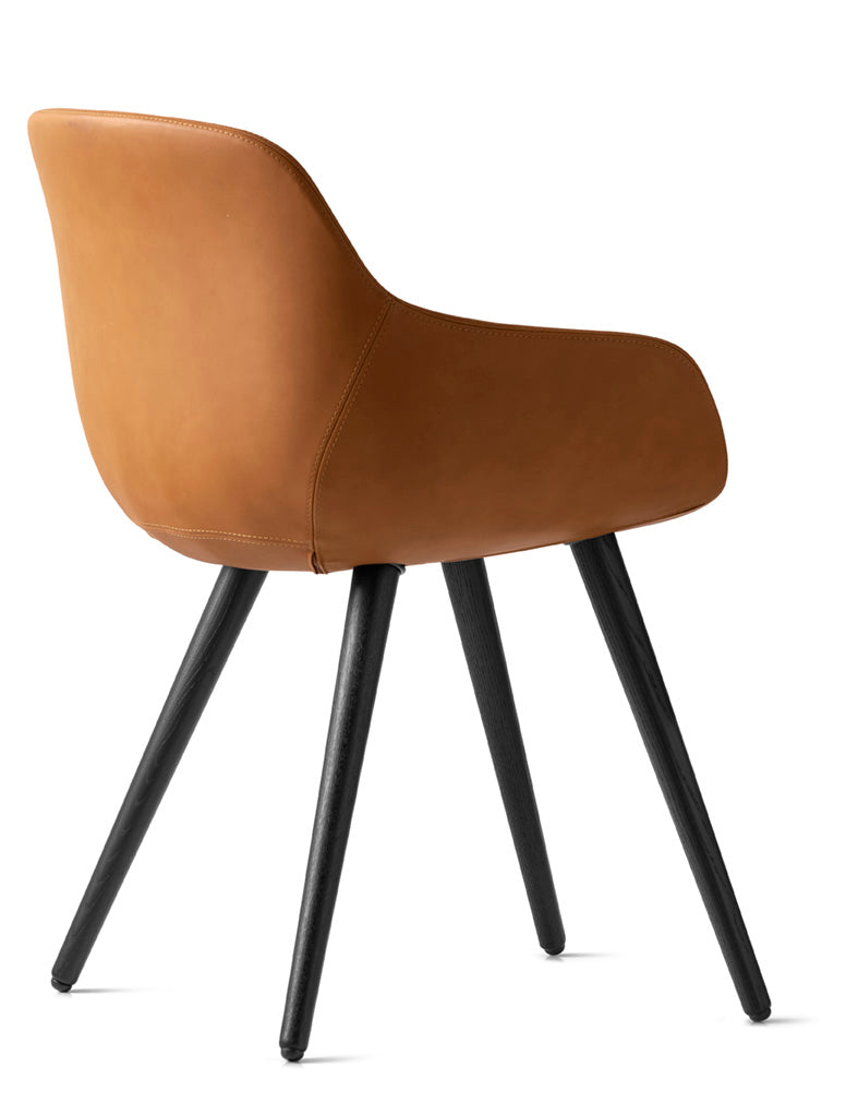 Čalúnená stolička IGLOO s čiernym dreveným podstavcom