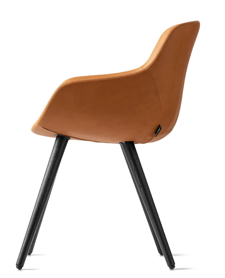 Čalúnená stolička IGLOO s čiernym dreveným podstavcom