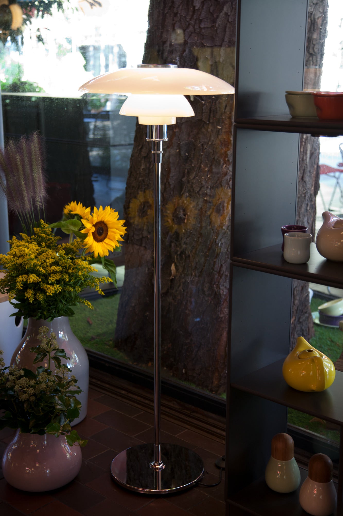 PH 4½-3½ white floor lamp with chrome base