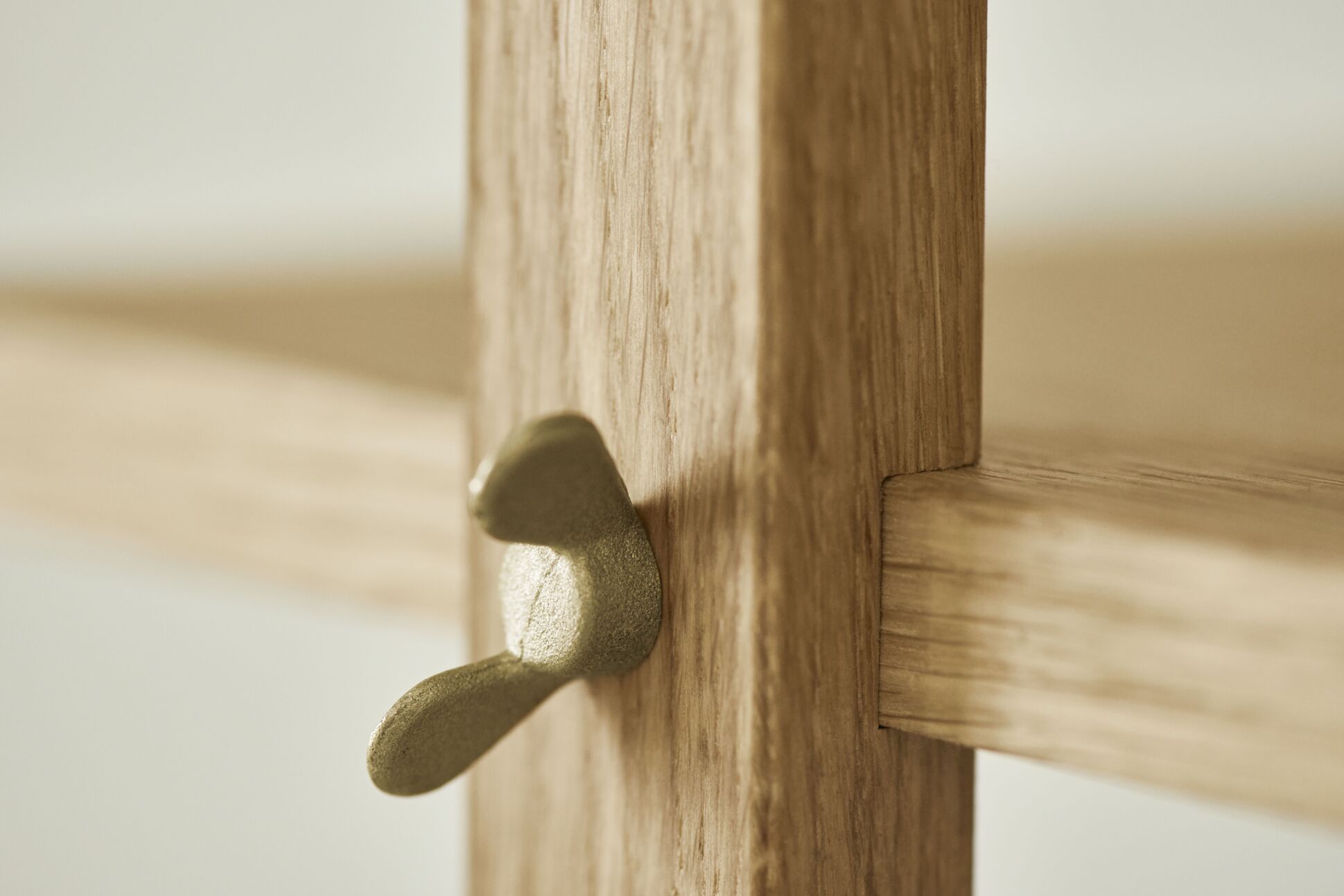 Dvojitý regál KARI bielený dubový dyha