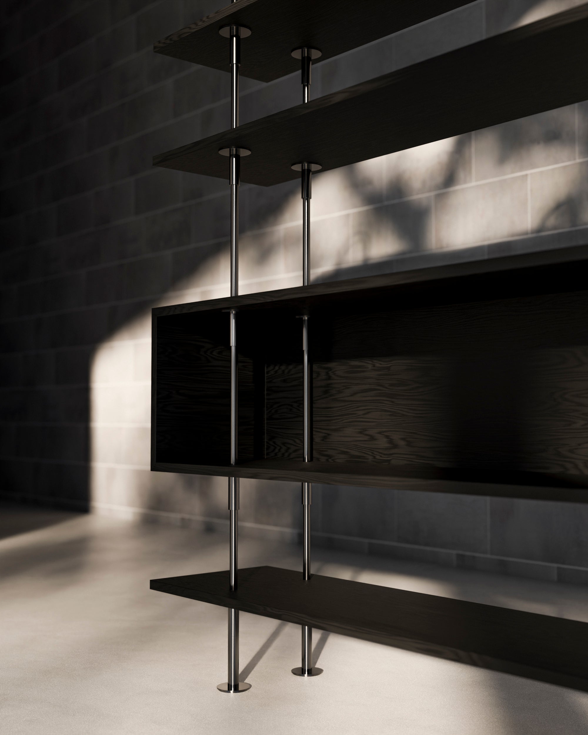 Regál KEEN BOX tmavé jaseňové drevo s čiernym mosadzným rámom