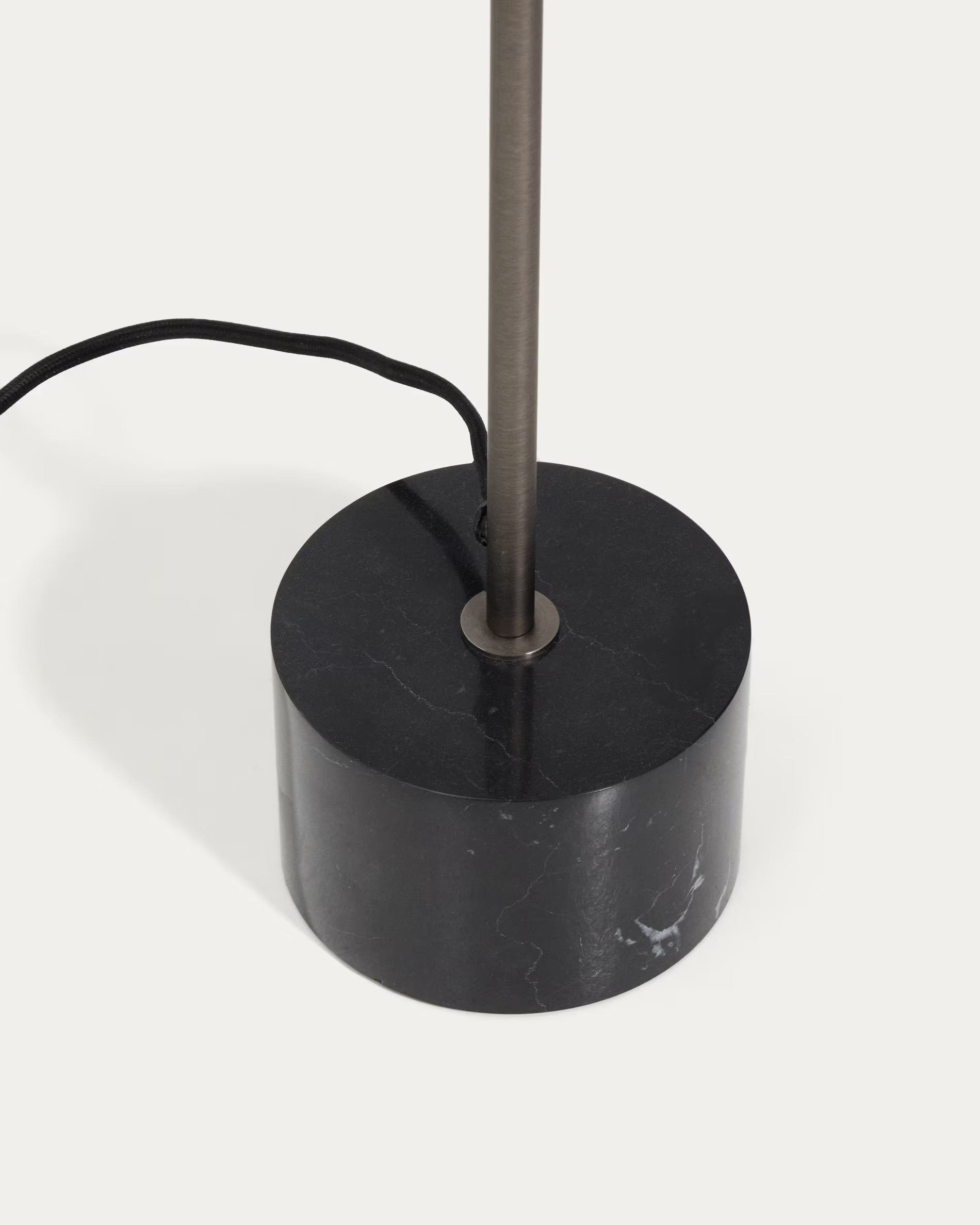 Podlahová lampa LYNOR čierna s čiernym mramorovým podstavcom
