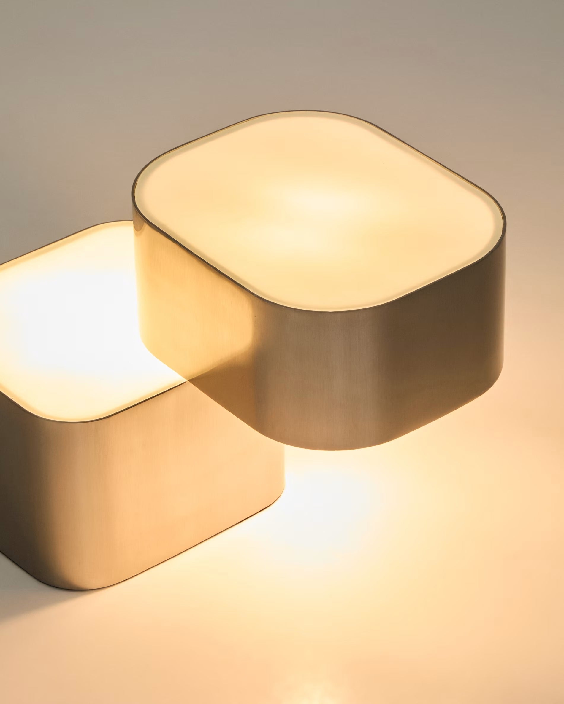 Stolná lampa TANDAN šedá