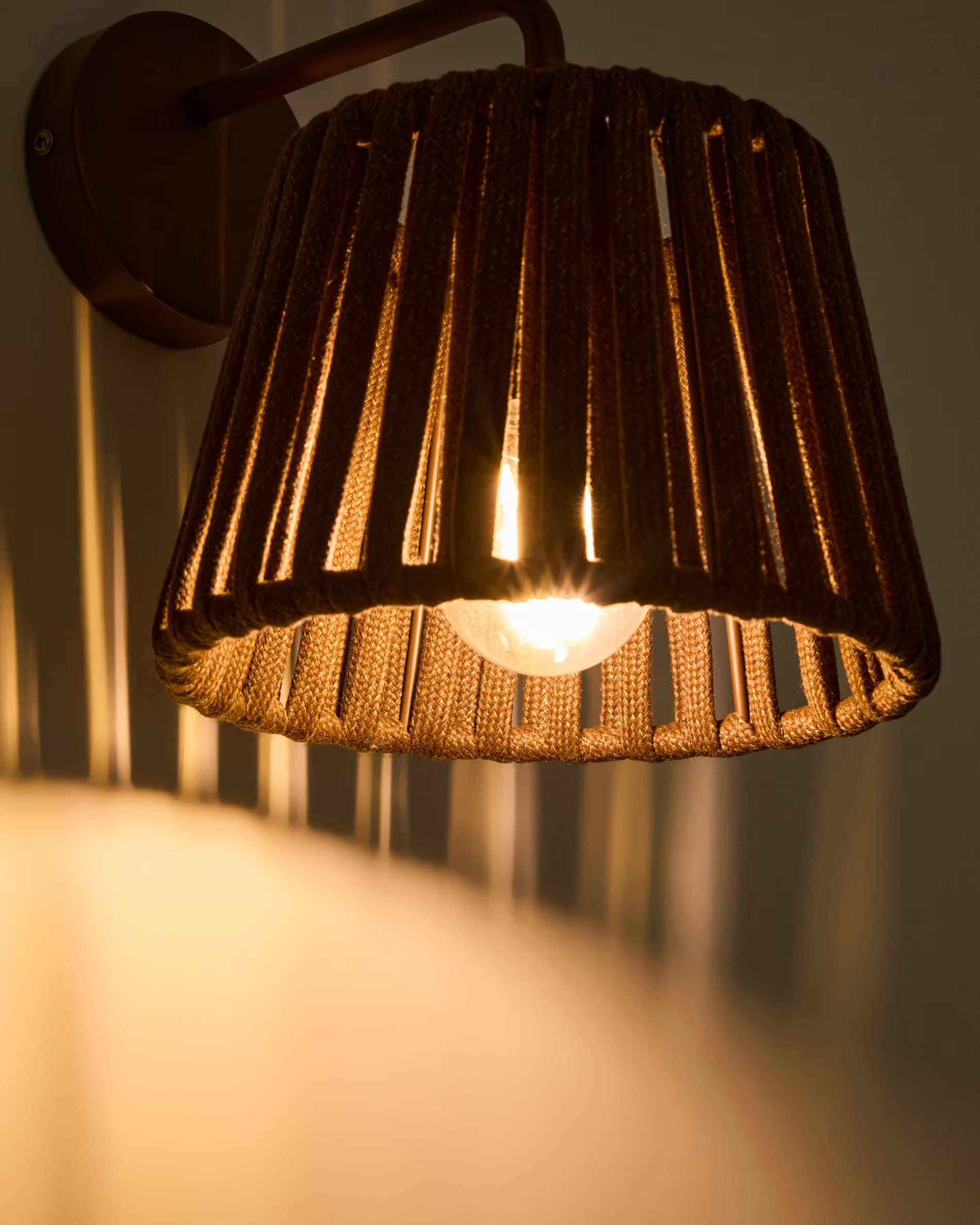 Solárna nástenná záhradná lampa ALDET hnedá