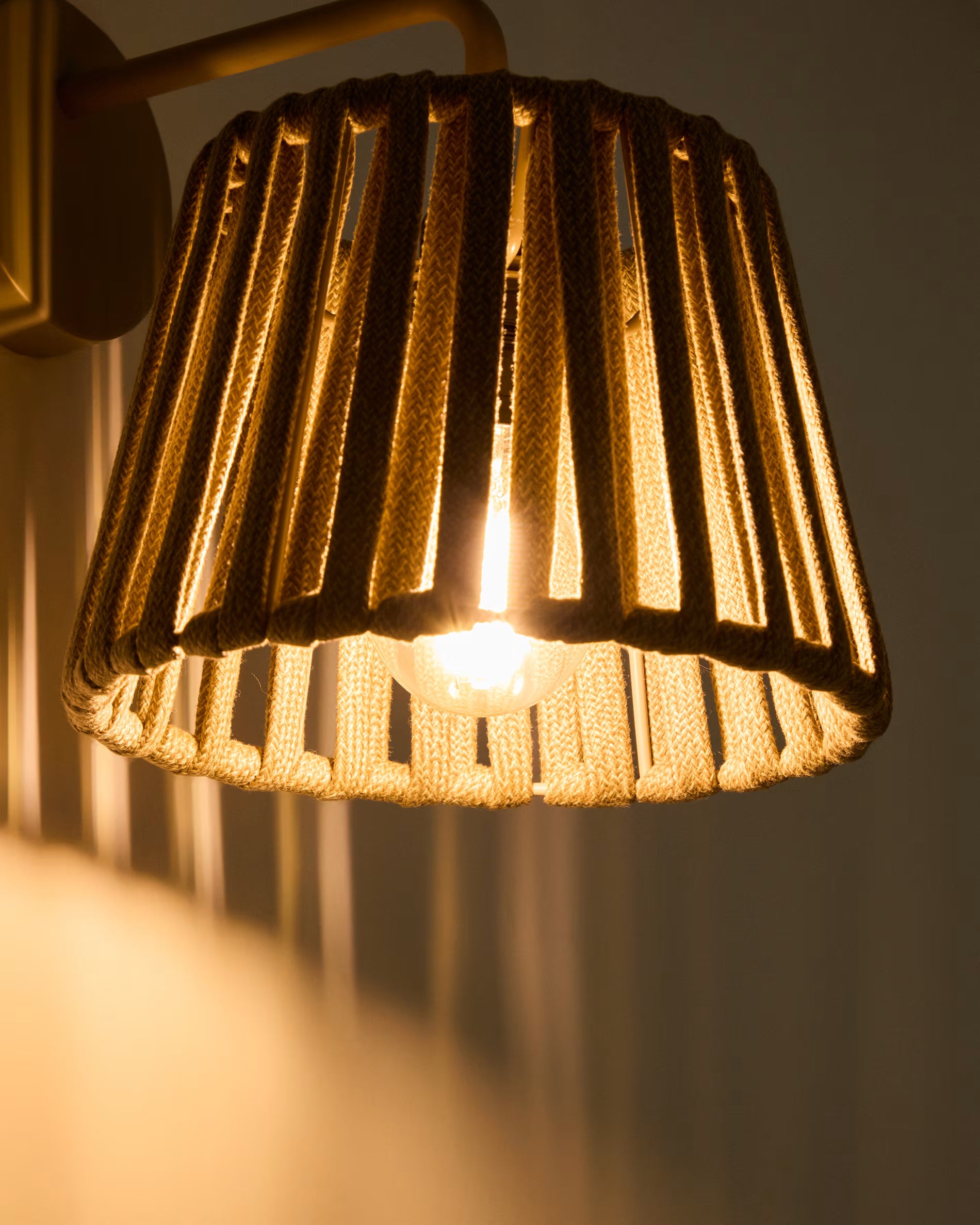 Solárna nástenná záhradná lampa ALDET tmavobéžová
