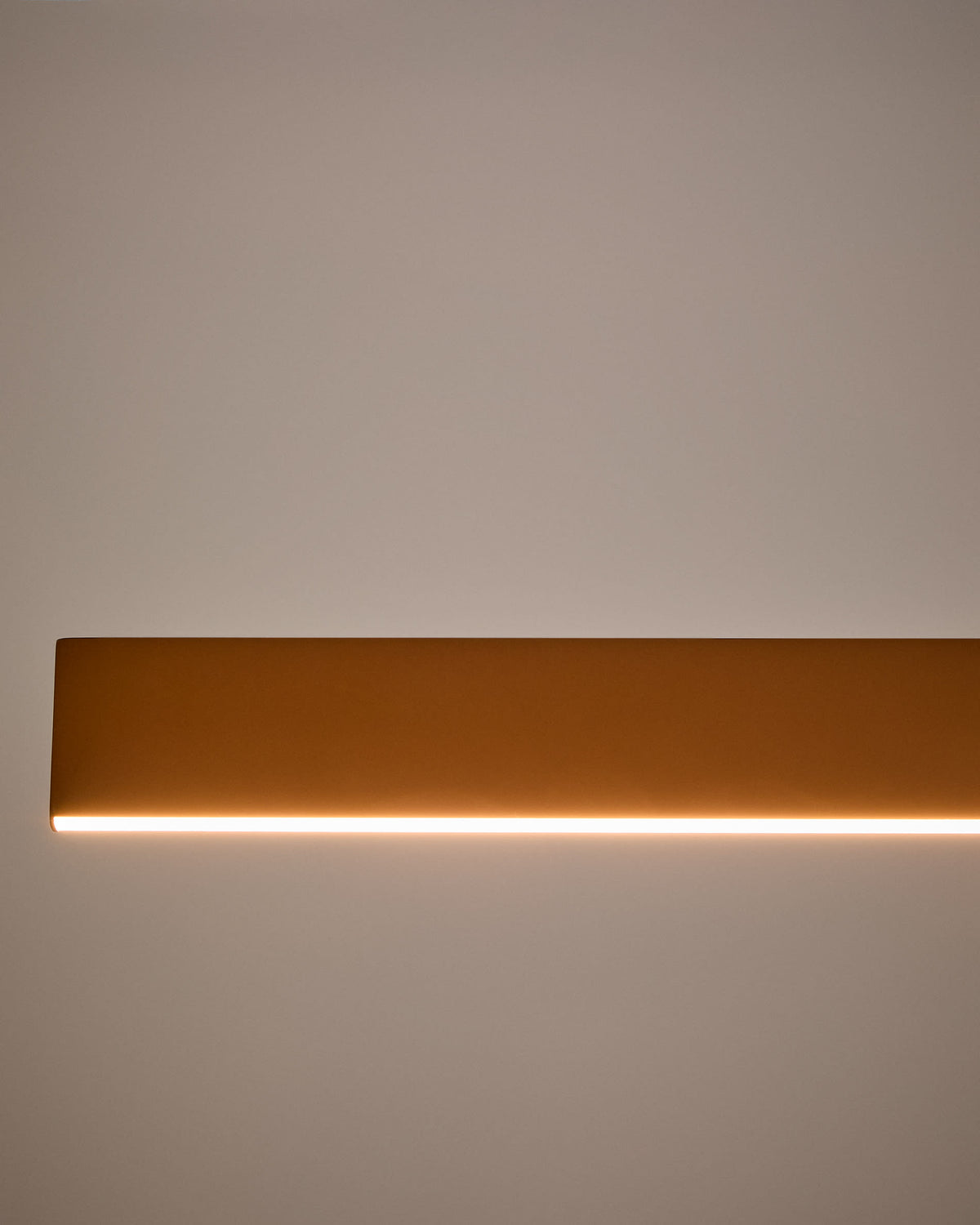 Lampa sufitowa liniowa BOADELLA terakotowy aluminium – ujęcie 3