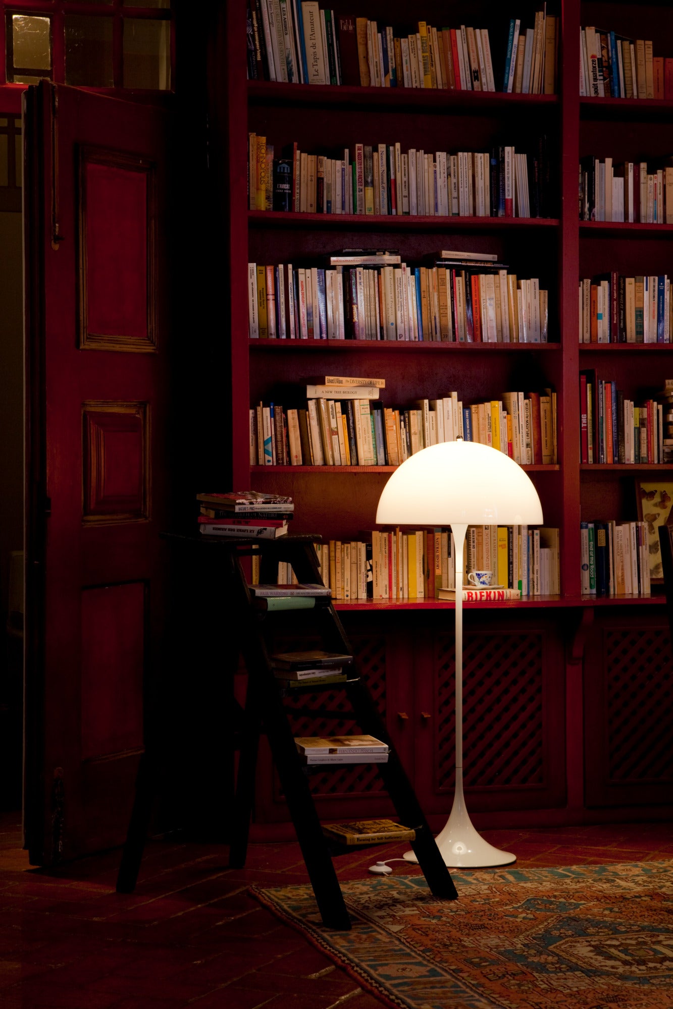 Stolná lampa PANTHELLA biela