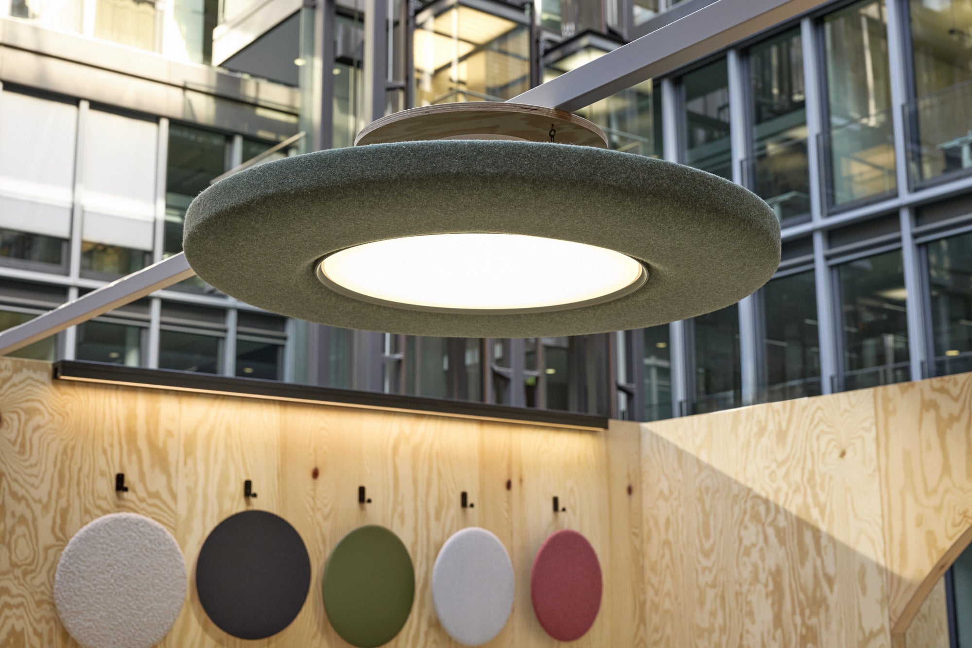 Závesná lampa LP SLIM ACOUSTIC biely okraj